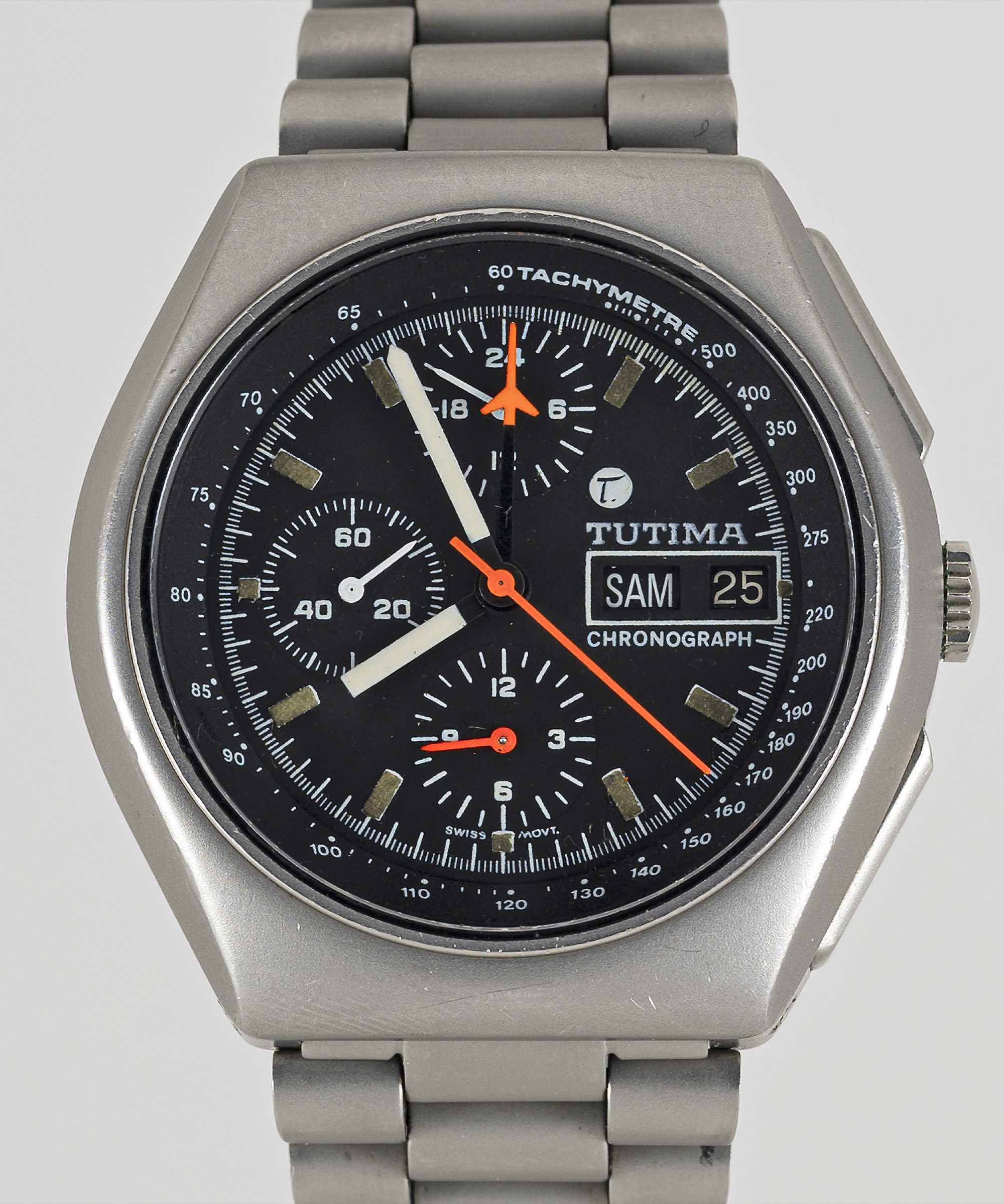 A GENTLEMAN'S STAINLESS STEEL MILITARY TUTIMA AUTOMATIC CHRONOGRAPH BRACELET WATCH CIRCA 1980s