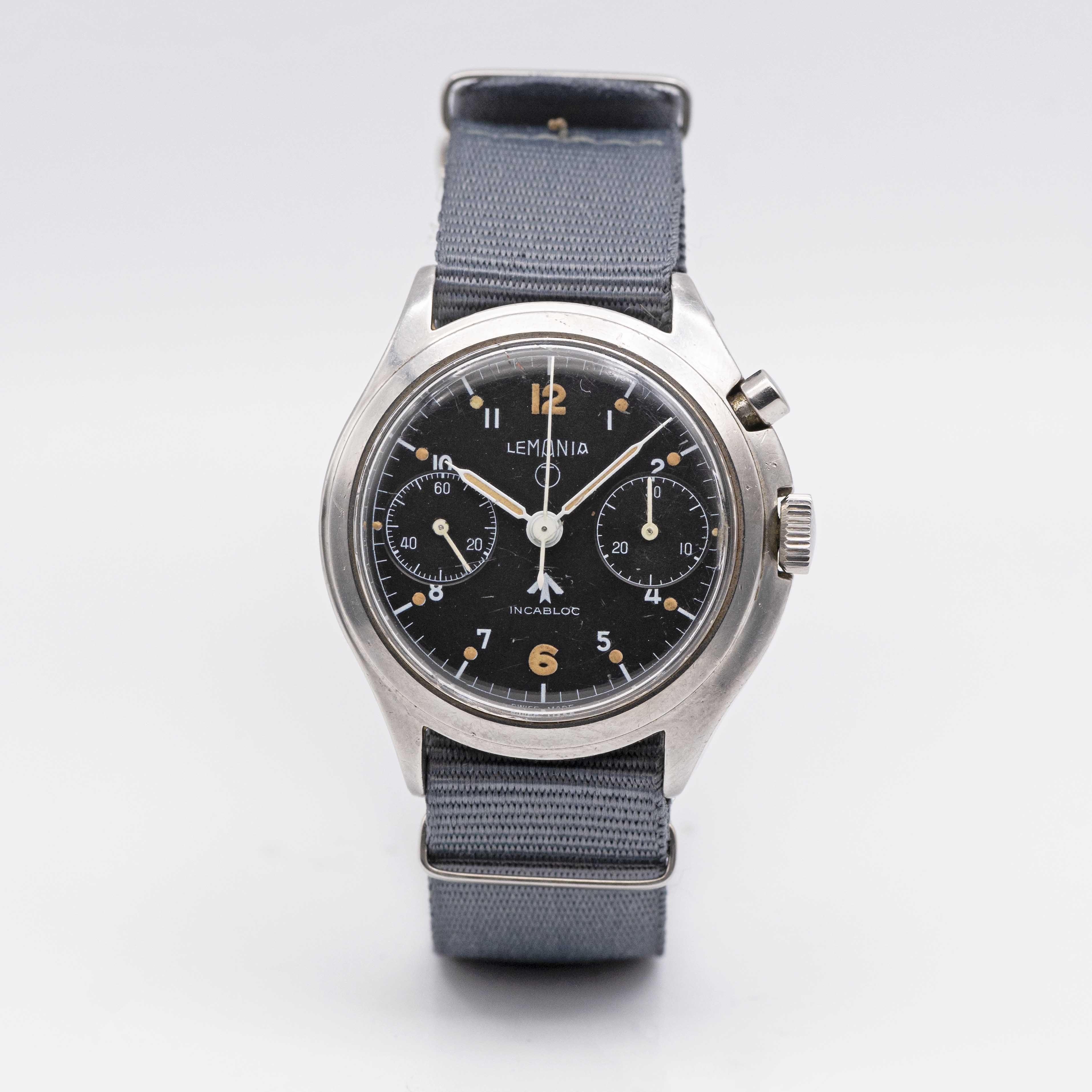 A GENTLEMAN'S STAINLESS STEEL BRITISH MILITARY ROYAL NAVY LEMANIA SINGLE BUTTON CHRONOGRAPH WRIST - Image 2 of 8