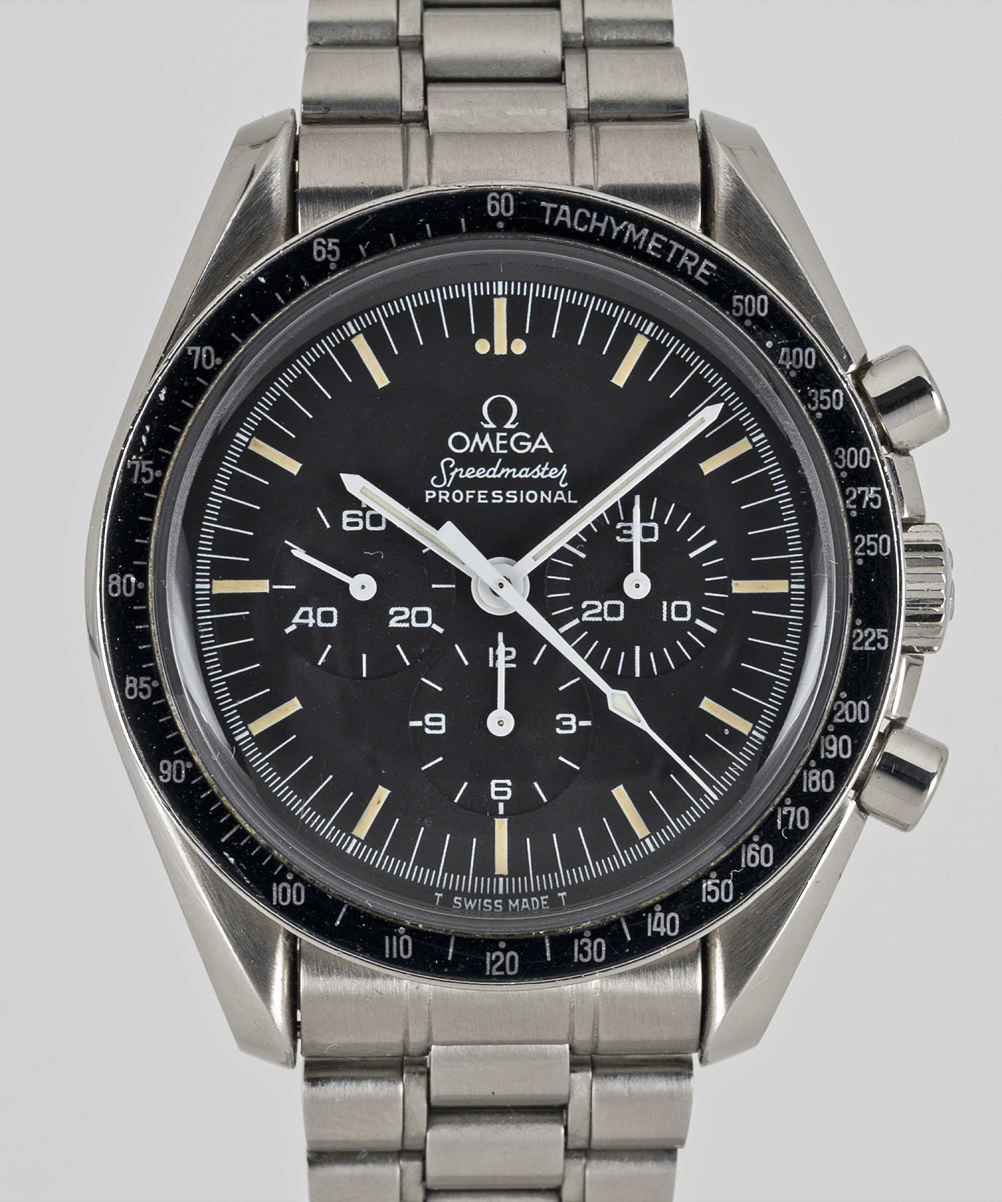 A GENTLEMAN'S STAINLESS STEEL OMEGA SPEEDMASTER PROFESSIONAL "MOONWATCH" CHRONOGRAPH BRACELET