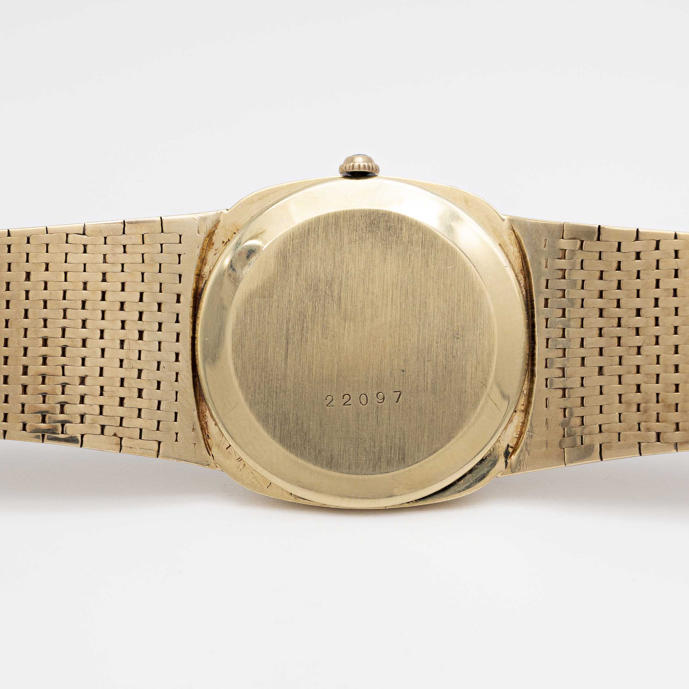 A GENTLEMAN'S 9CT SOLID GOLD ASPREY BRACELET WATCH CIRCA 1970s Movement: 17J, manual wind, cal. - Image 6 of 11