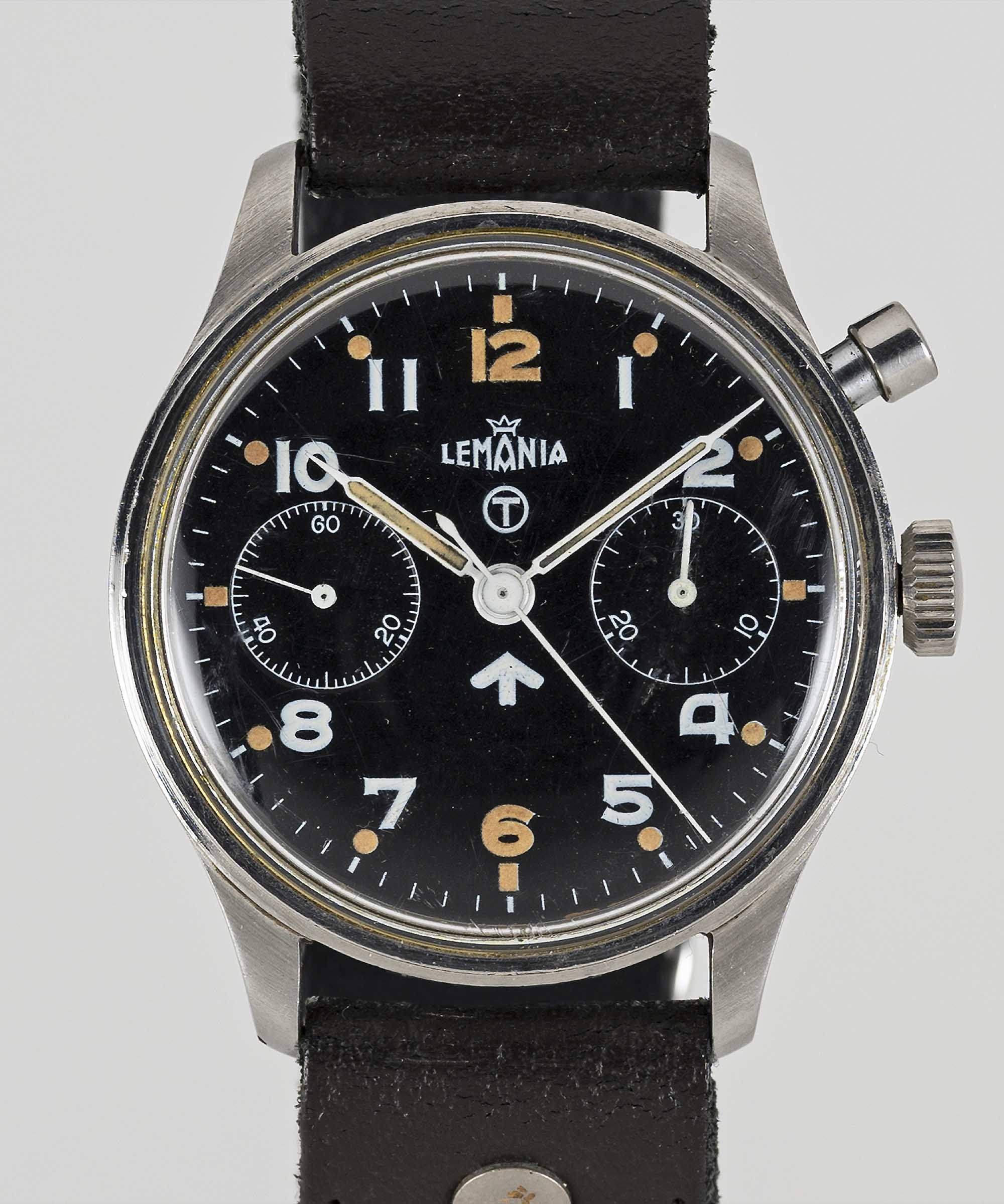 A GENTLEMAN'S STAINLESS STEEL BRITISH MILITARY ROYAL NAVY LEMANIA SINGLE BUTTON CHRONOGRAPH WRIST