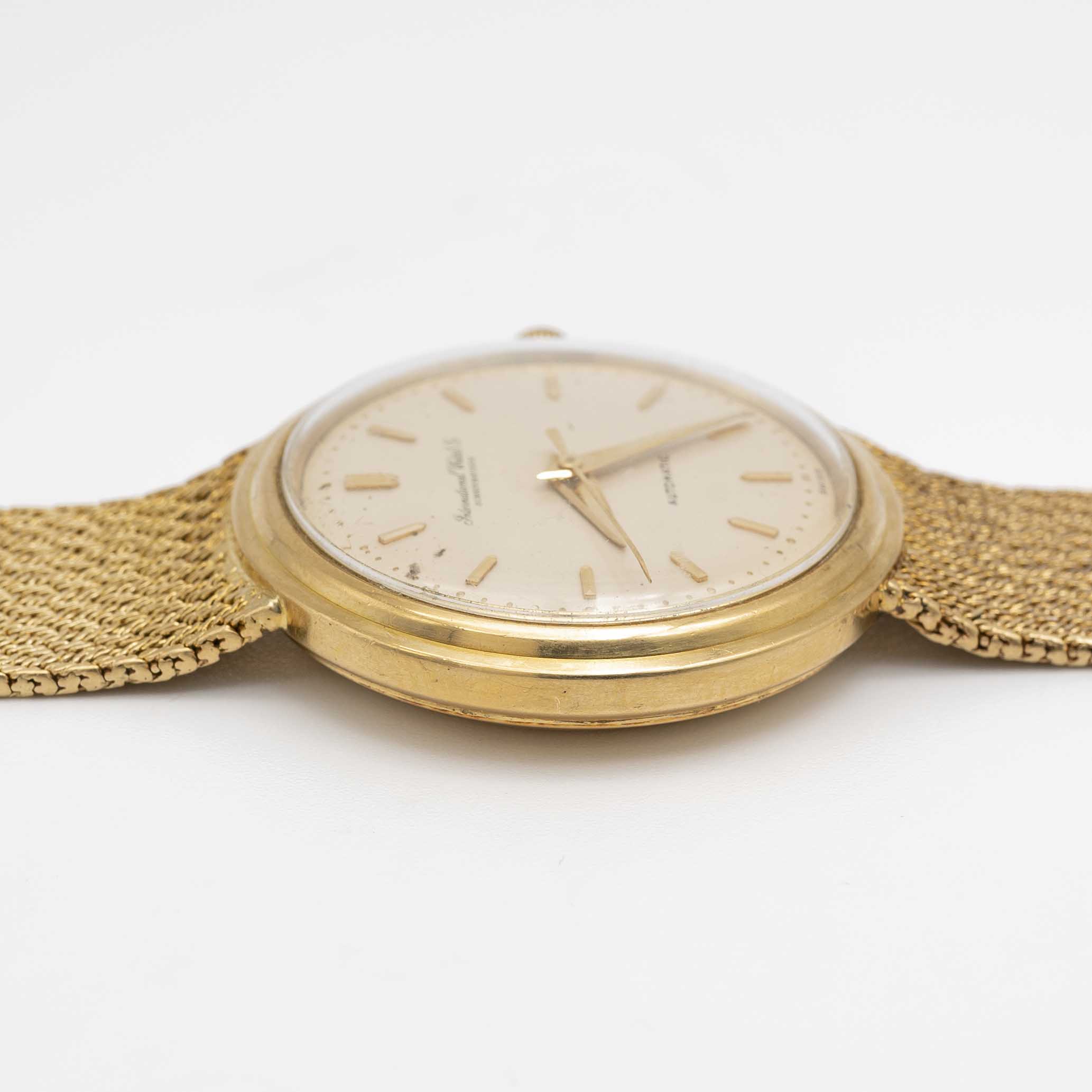 A GENTLEMAN'S 18K SOLID YELLOW GOLD IWC AUTOMATIC BRACELET WATCH CIRCA 1970s Movement: 21J, - Image 8 of 9