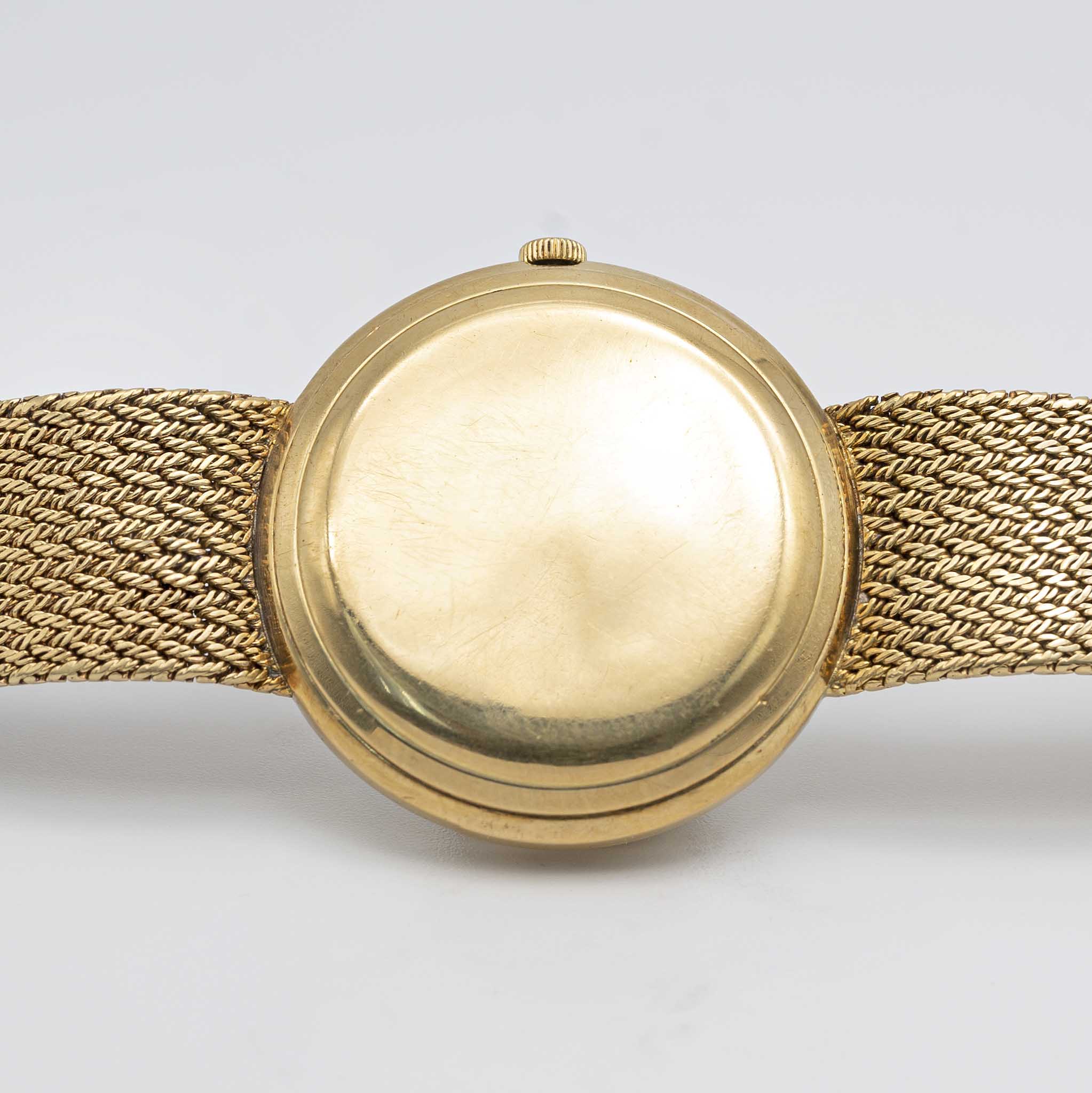 A GENTLEMAN'S 18K SOLID YELLOW GOLD IWC AUTOMATIC BRACELET WATCH CIRCA 1970s Movement: 21J, - Image 6 of 9