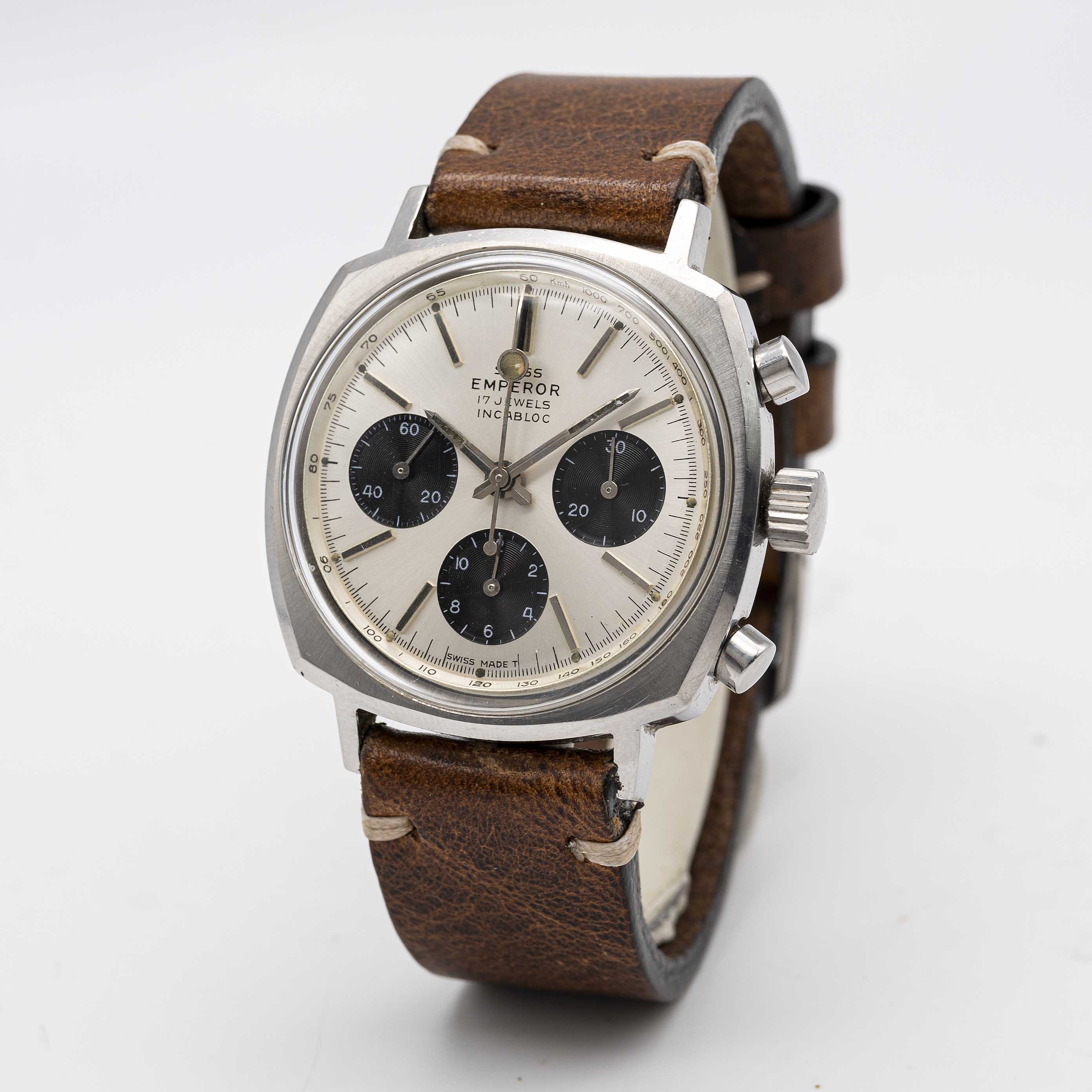 A GENTLEMAN'S STAINLESS STEEL SWISS EMPEROR CAMARO CHRONOGRAPH WRIST WATCH CIRCA 1970, WITH - Image 3 of 8