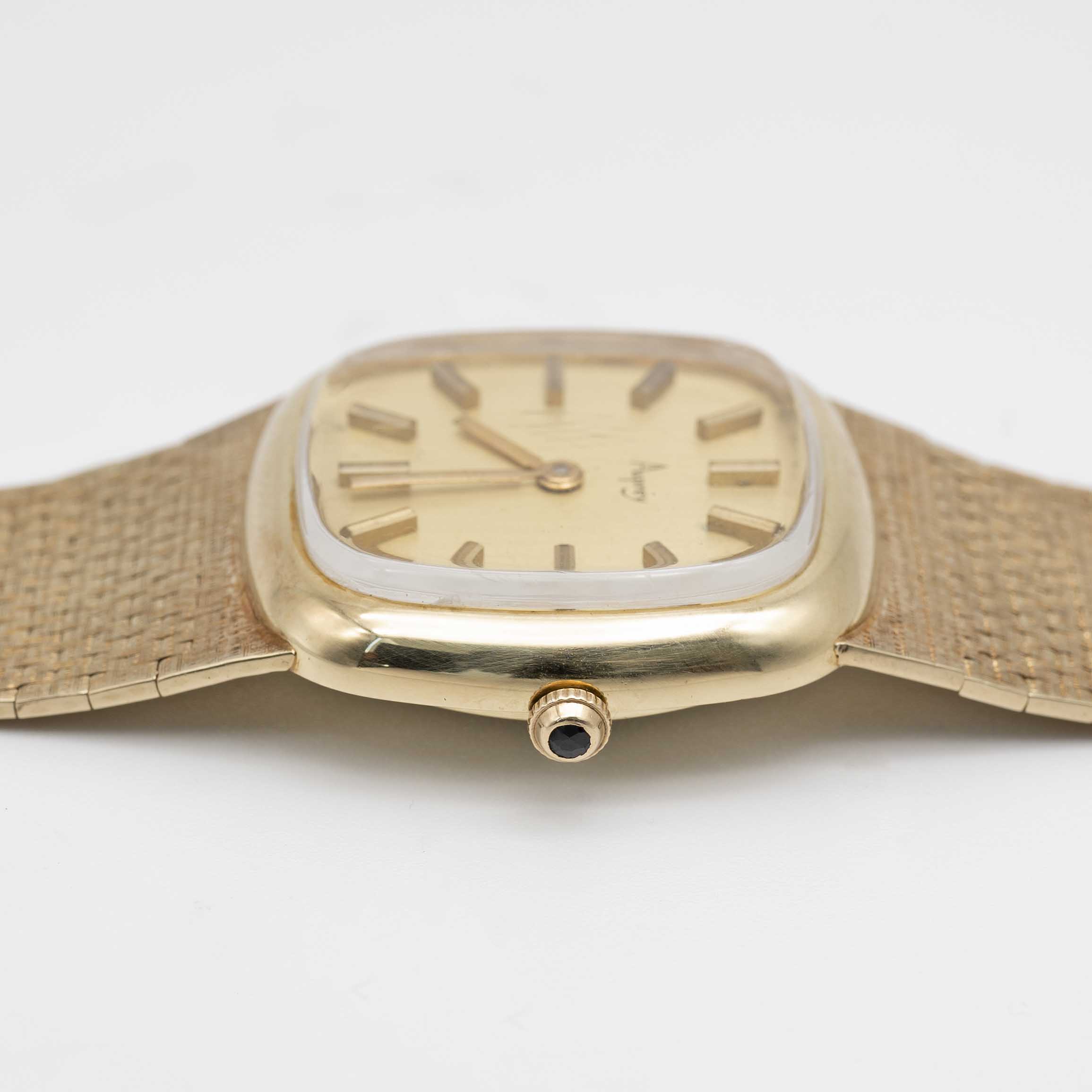 A GENTLEMAN'S 9CT SOLID GOLD ASPREY BRACELET WATCH CIRCA 1970s Movement: 17J, manual wind, cal. - Image 8 of 11