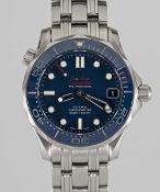 A MID SIZE STAINLESS STEEL OMEGA SEAMASTER PROFESSIONAL 300 AUTOMATIC CO-AXIAL CHRONOMETER