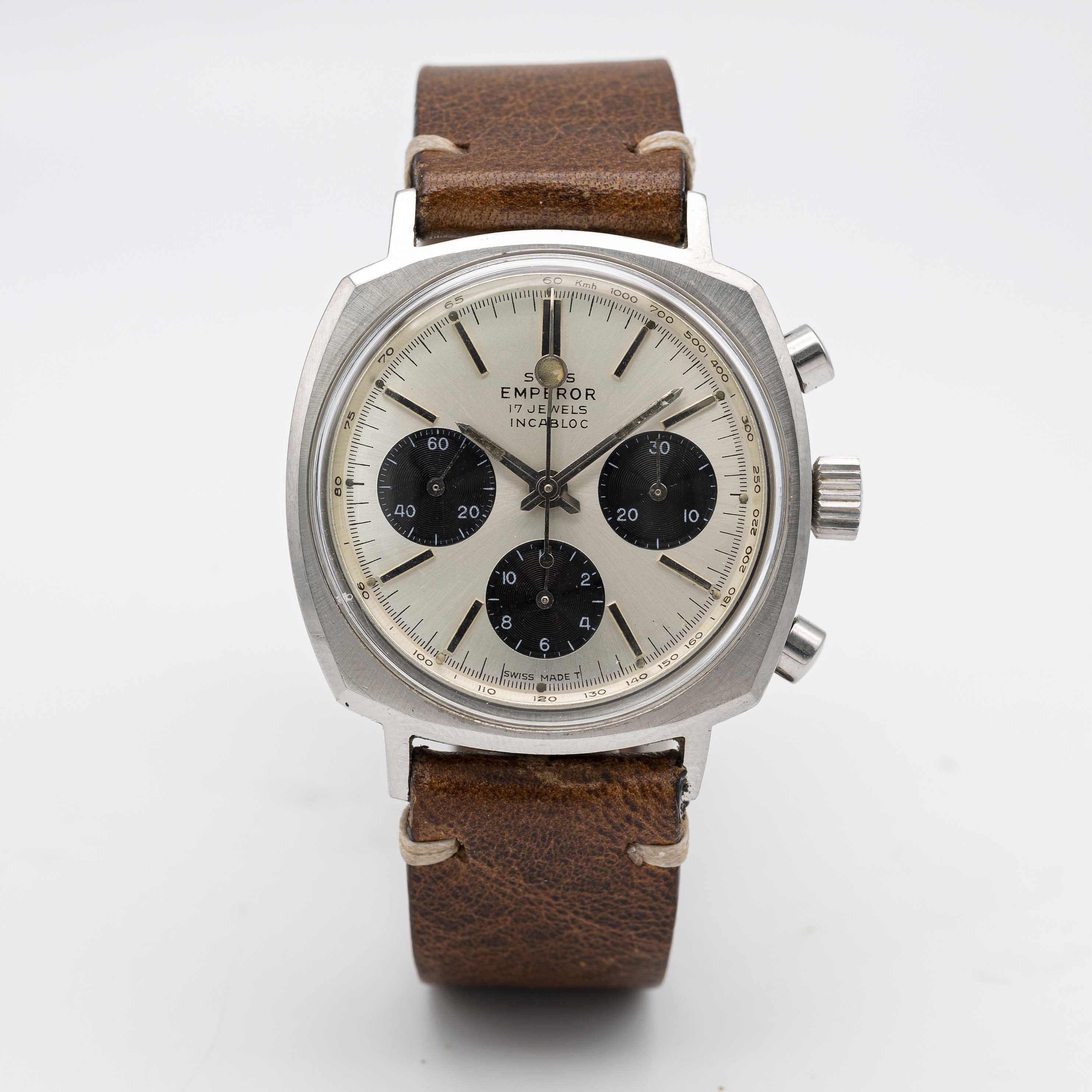 A GENTLEMAN'S STAINLESS STEEL SWISS EMPEROR CAMARO CHRONOGRAPH WRIST WATCH CIRCA 1970, WITH - Image 2 of 8