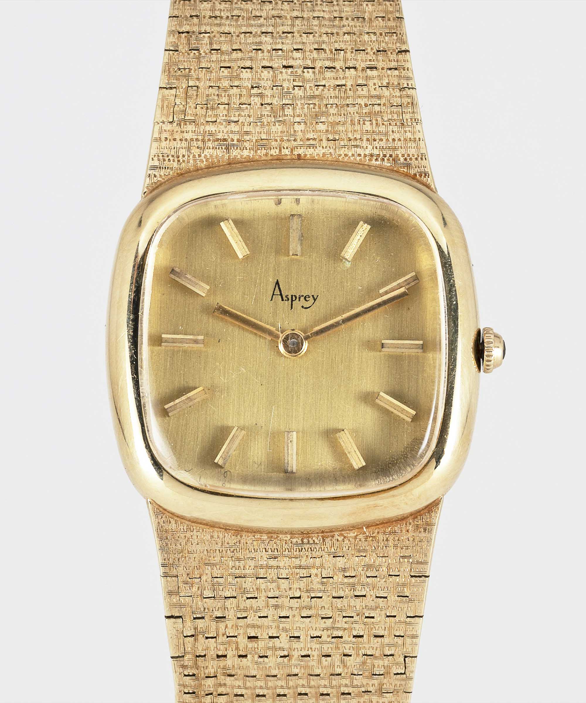 A GENTLEMAN'S 9CT SOLID GOLD ASPREY BRACELET WATCH CIRCA 1970s Movement: 17J, manual wind, cal.