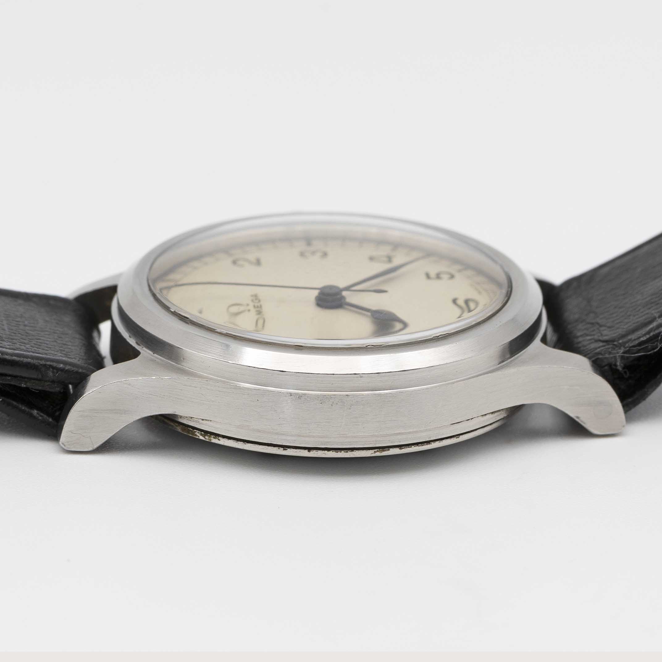 A GENTLEMAN'S STAINLESS STEEL BRITISH MILITARY OMEGA RAF PILOTS WRIST WATCH DATED 1956, WITH - Image 8 of 8