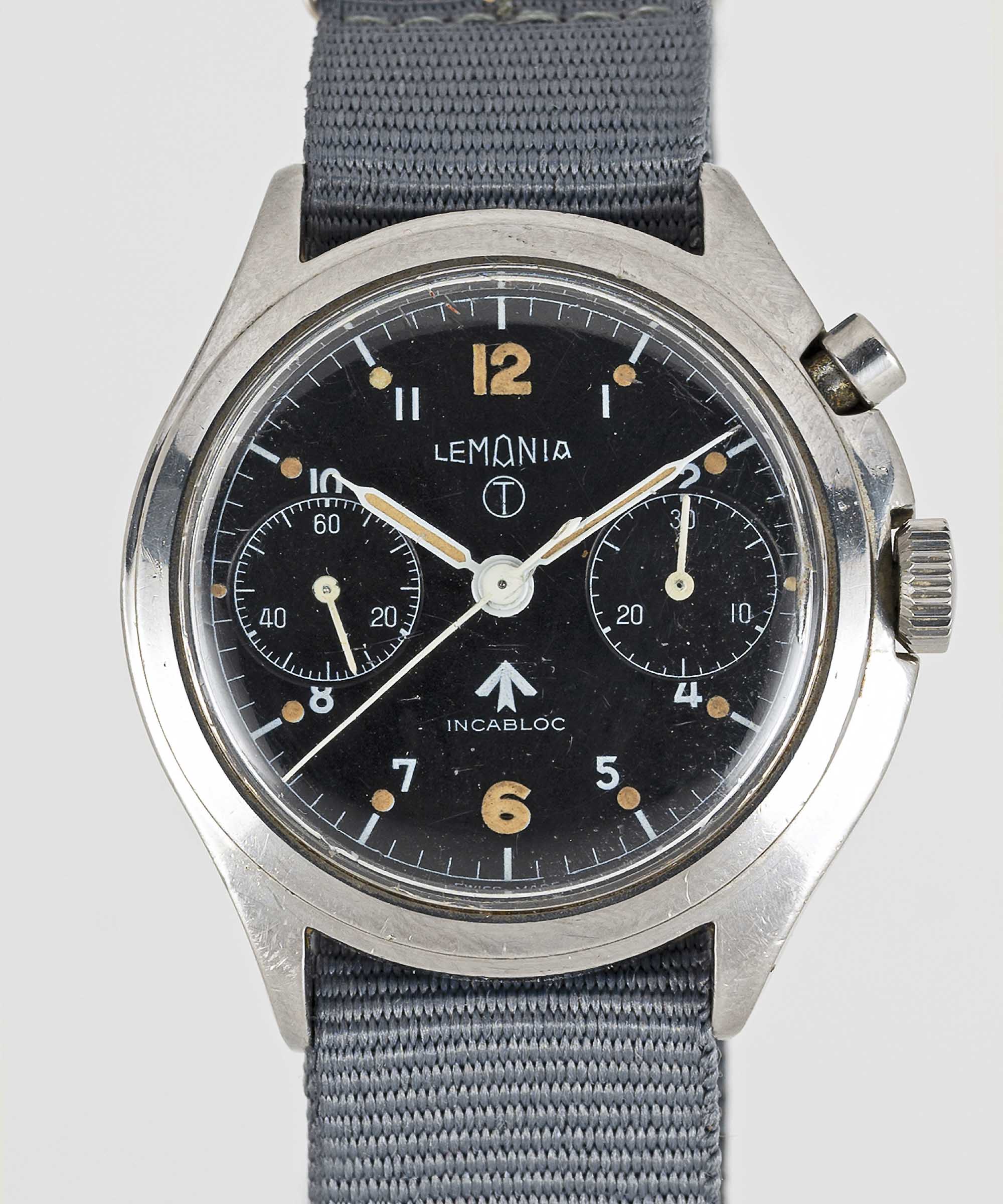 A GENTLEMAN'S STAINLESS STEEL BRITISH MILITARY ROYAL NAVY LEMANIA SINGLE BUTTON CHRONOGRAPH WRIST