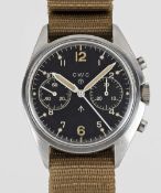 A GENTLEMAN'S STAINLESS STEEL BRITISH MILITARY ROYAL NAVY CWC CHRONOGRAPH WRIST WATCH DATED 1974,