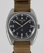 A GENTLEMAN'S STAINLESS STEEL BRITISH MILITARY HAMILTON WRIST WATCH DATED 1973, ISSUED TO THE ARMY