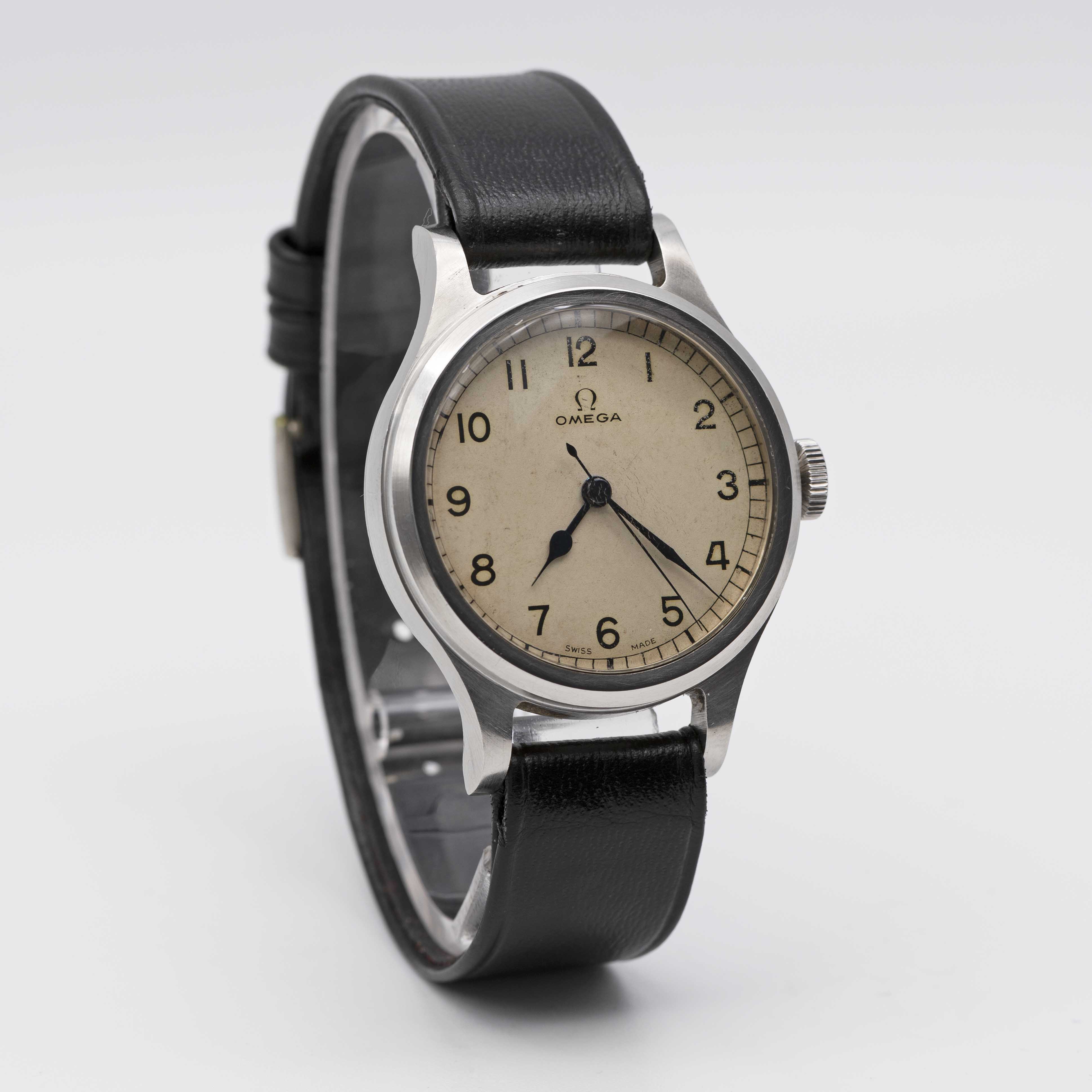 A GENTLEMAN'S STAINLESS STEEL BRITISH MILITARY OMEGA RAF PILOTS WRIST WATCH DATED 1956, WITH - Image 4 of 8