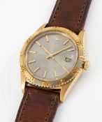A GENTLEMAN'S 18K SOLID YELLOW GOLD ROLEX OYSTER PERPETUAL DATEJUST TURNOGRAPH WRIST WATCH CIRCA