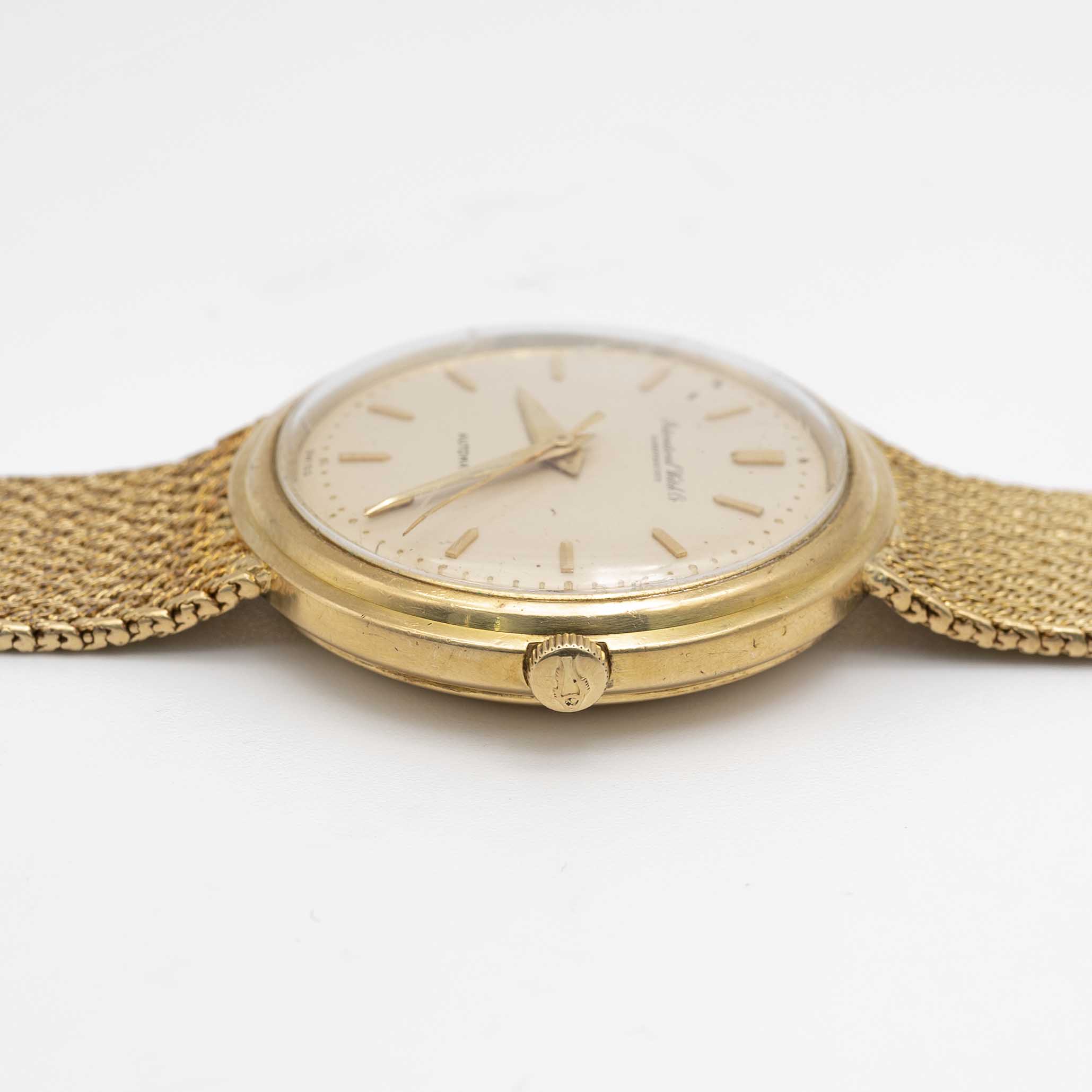 A GENTLEMAN'S 18K SOLID YELLOW GOLD IWC AUTOMATIC BRACELET WATCH CIRCA 1970s Movement: 21J, - Image 7 of 9