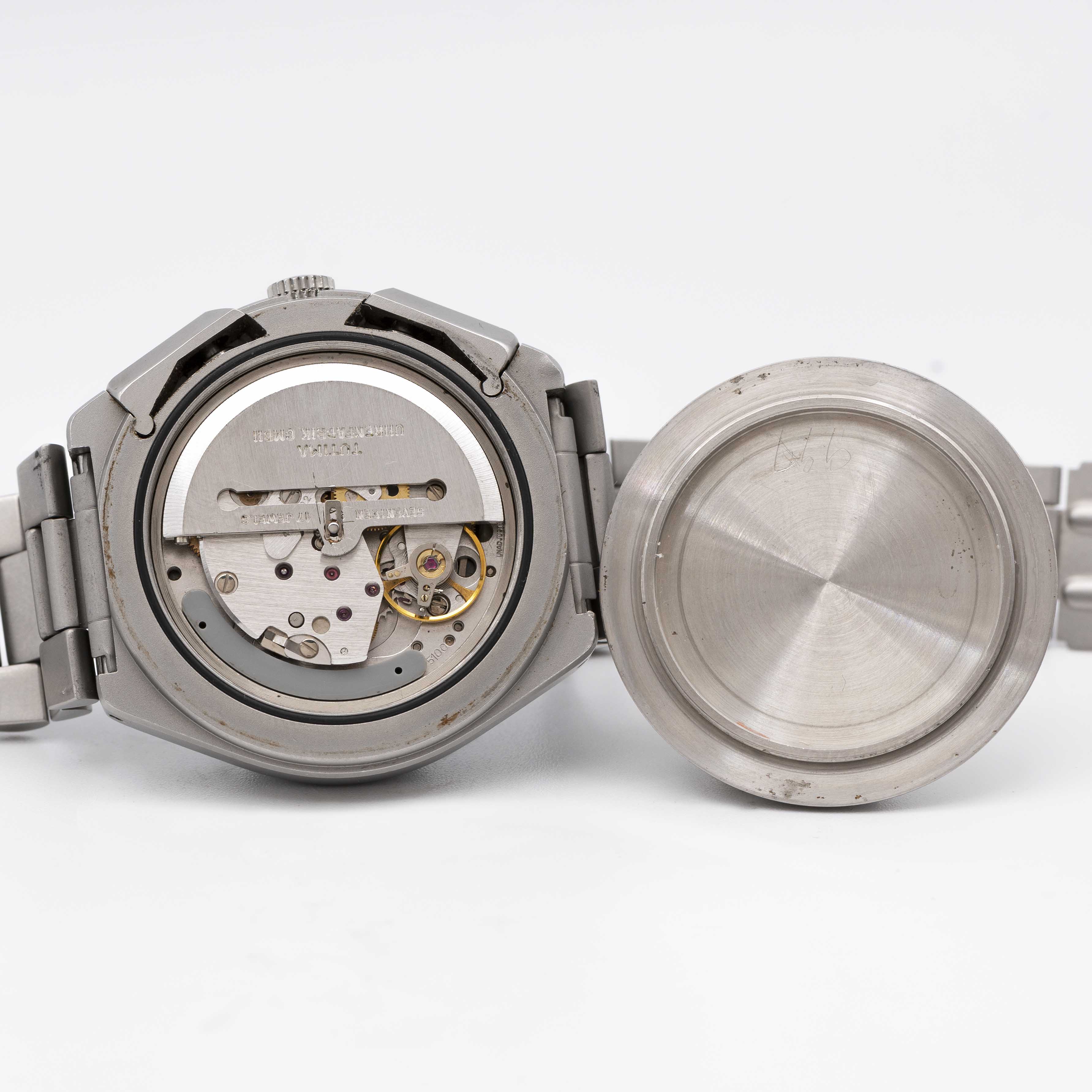 A GENTLEMAN'S STAINLESS STEEL MILITARY TUTIMA AUTOMATIC CHRONOGRAPH BRACELET WATCH CIRCA 1980s - Image 7 of 9