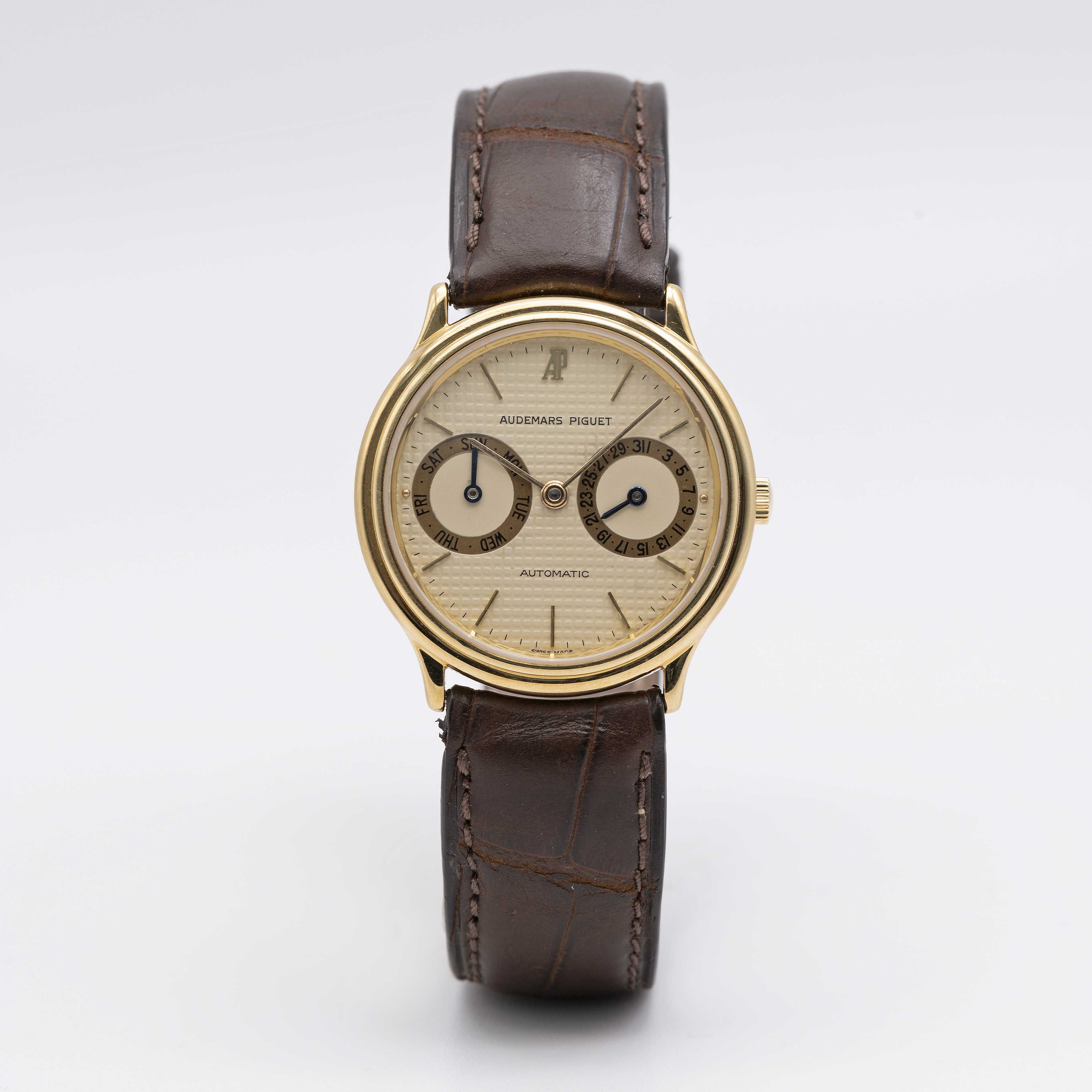 A GENTLEMAN'S 18K SOLID GOLD AUDEMARS PIGUET AUTOMATIC DAY DATE WRIST WATCH CIRCA 1990, WITH - Image 3 of 9