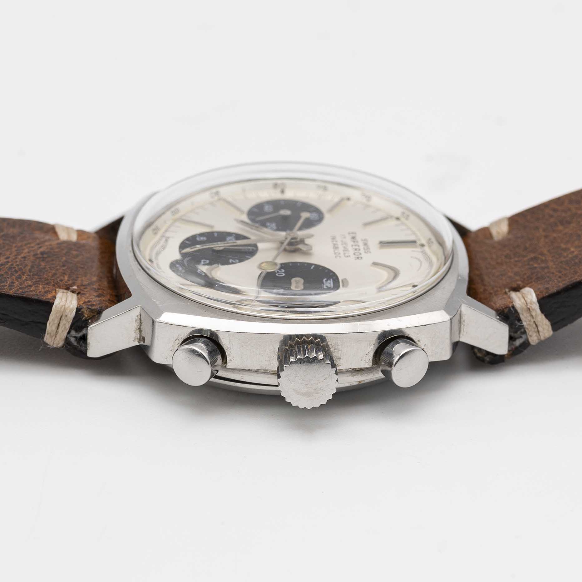 A GENTLEMAN'S STAINLESS STEEL SWISS EMPEROR CAMARO CHRONOGRAPH WRIST WATCH CIRCA 1970, WITH - Image 7 of 8