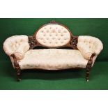 Victorian walnut framed salon suite to comprise: button backed settee,