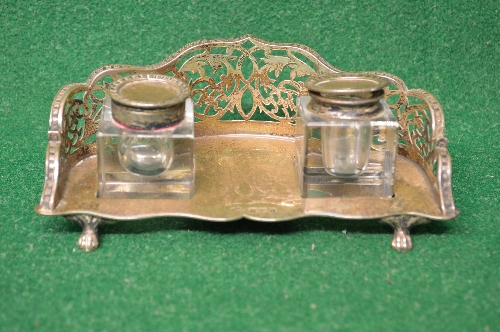 Silver double ink well in the form of a settee with two square glass ink wells with hinged silver