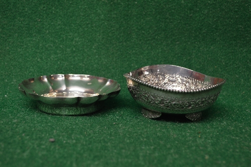 Circular silver dish having shaped edge, - Image 2 of 2