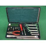 Jaguar tool and spare bulb set contained in their plastic case Please note descriptions are not