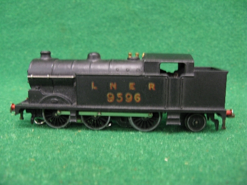 Rare 1947/1948 Hornby Dublo EDL7 3 Rail N2 0-6-0 tank engine No. 9596 in LNER plain black with - Image 2 of 3