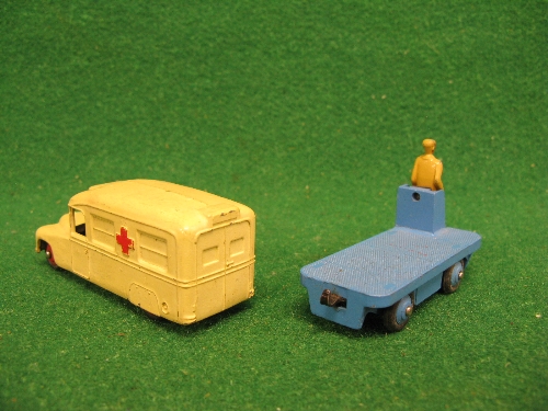 1950's Dinky 14A BEV Truck in mid blue with driver and tow hook together with 30H Daimler - Image 2 of 2