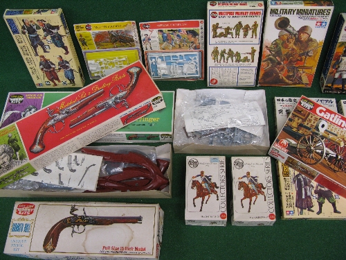 Seventeen boxed plastic kits of guns, soldiers and warriors from various eras by Airfix, Tamiya, - Image 2 of 2