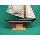 Pre-war pond yacht of wooden construction with 31" long hull, 42" tall mast and display/transport