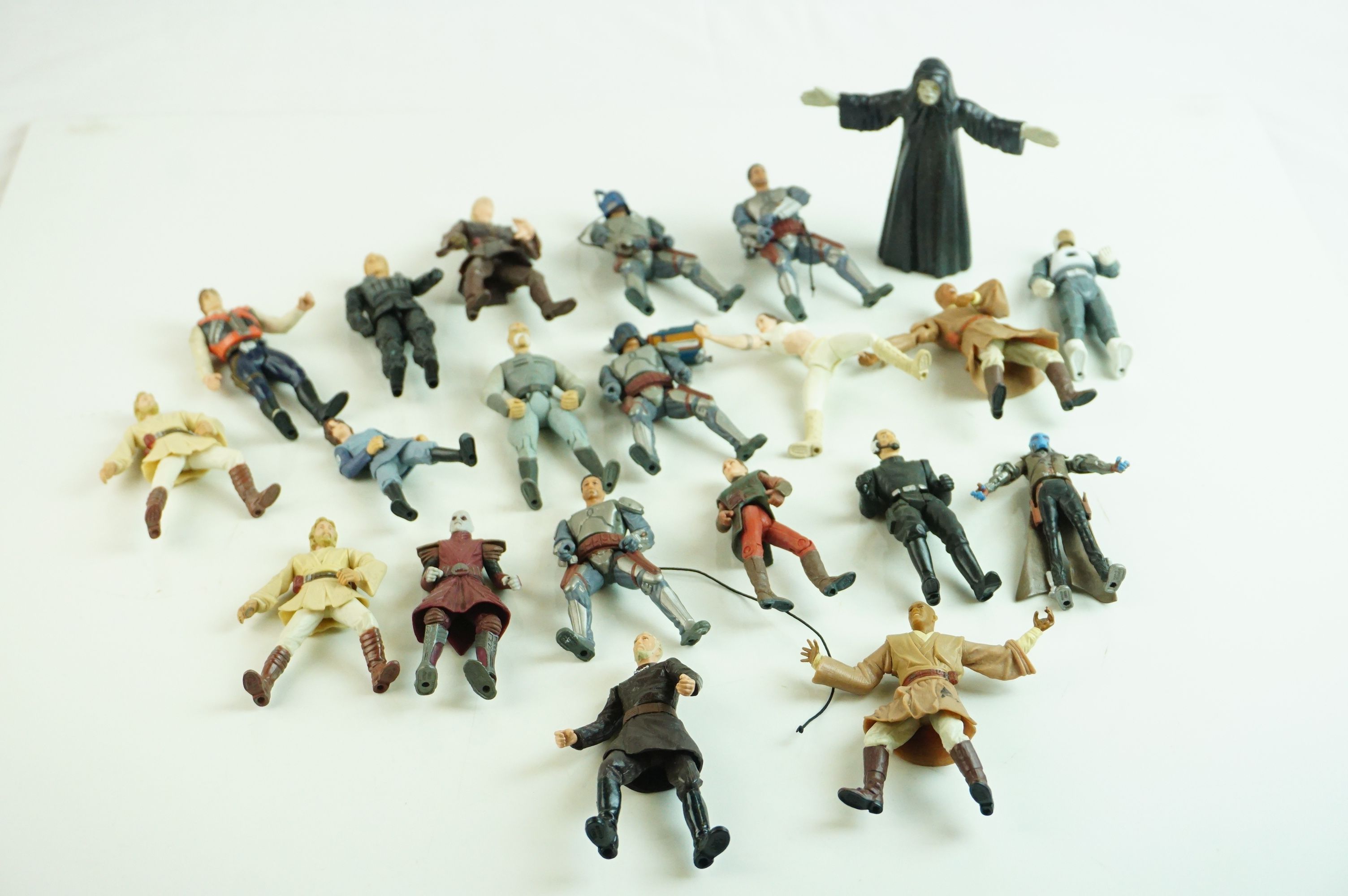 20 x Playworn Hasbro Star Wars action figures to include Mace Windu, Jango Fett, Anakin Skywalker,