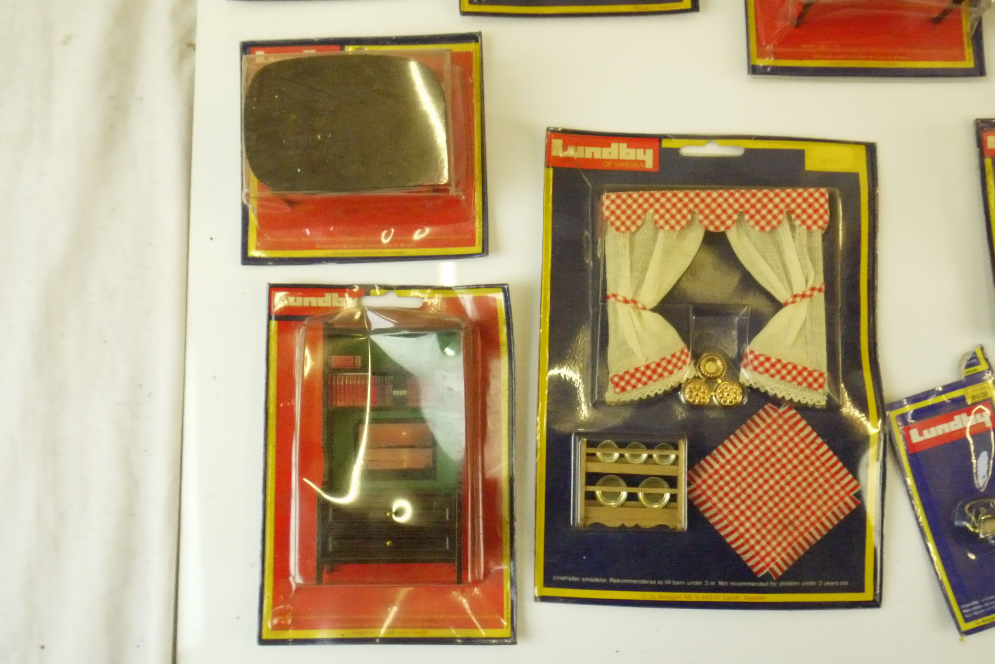 11 Carded & unopened Lundby of Sweden items of dolls house furniture, cards showing some bend but - Image 5 of 9