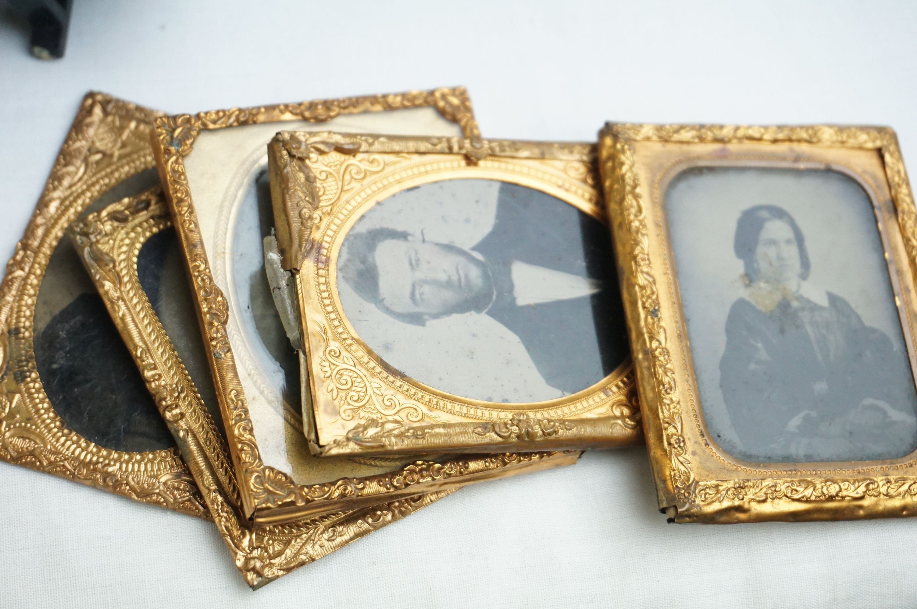 Large collection of 20th C dolls house furniture in good condition, features various small - Image 5 of 59