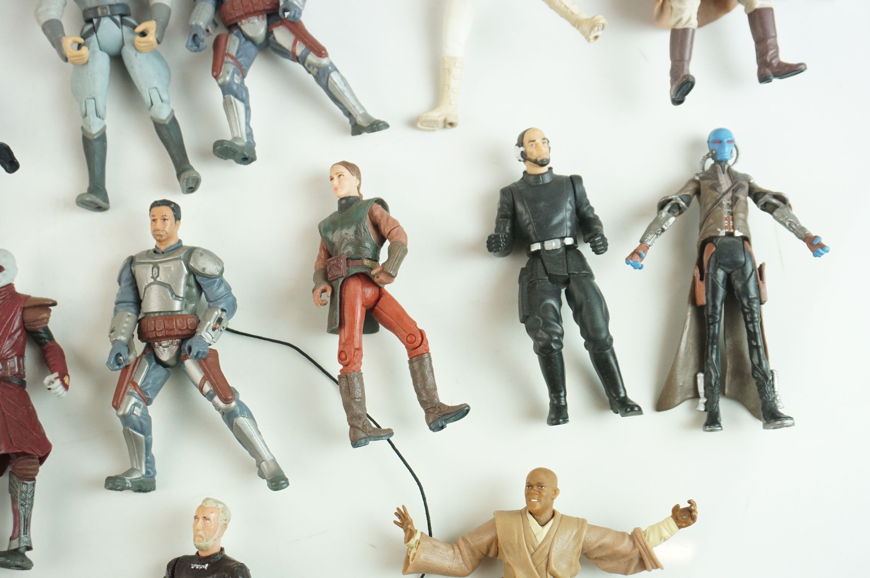 20 x Playworn Hasbro Star Wars action figures to include Mace Windu, Jango Fett, Anakin Skywalker, - Image 3 of 8