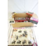 Quantity of plastic figures to include trade boxes, features Britains 7840 Mounted Band Guards