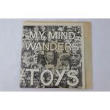 PUNK / POWER POP - THE TOYS - MY MIND WANDERS E.P. - THIS IS THE RARE ORIGINAL UK 1ST PRESSING