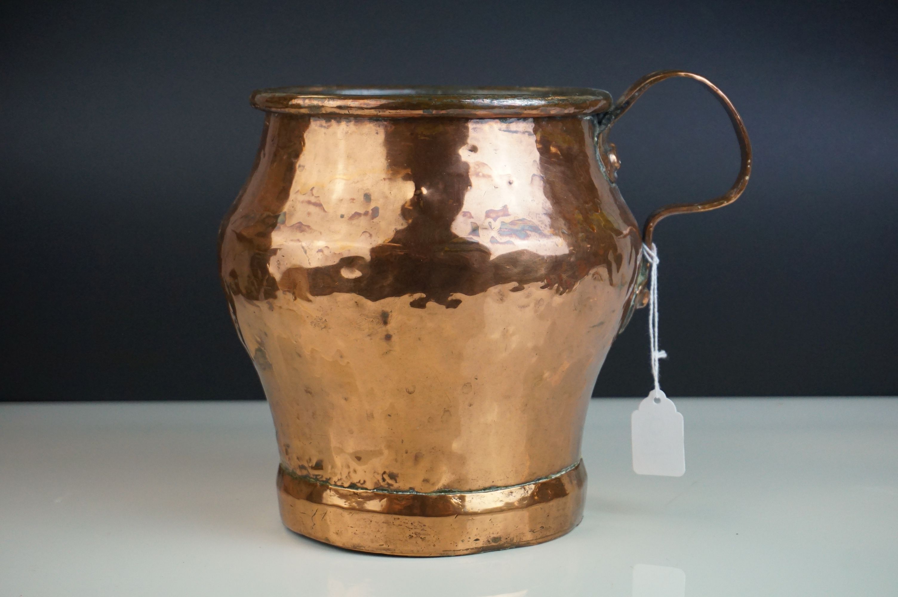 Antique Copper Measuring Pot with a riveted handle, 19cms high - Image 2 of 5