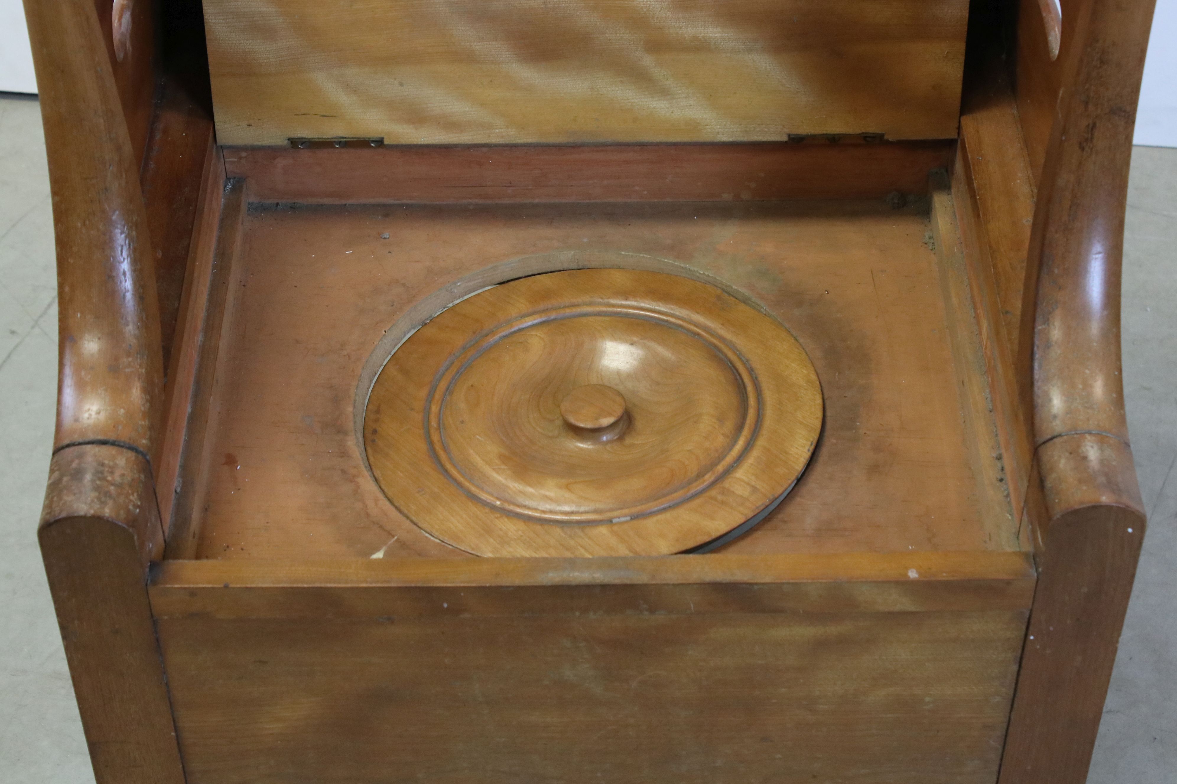 Victorian Walnut Box Seat Commode, with hinged lid above a hinged seat, raised on a turned legs with - Image 4 of 6