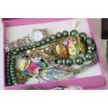 A small collection of mixed costume jewellery to include vintage examples.