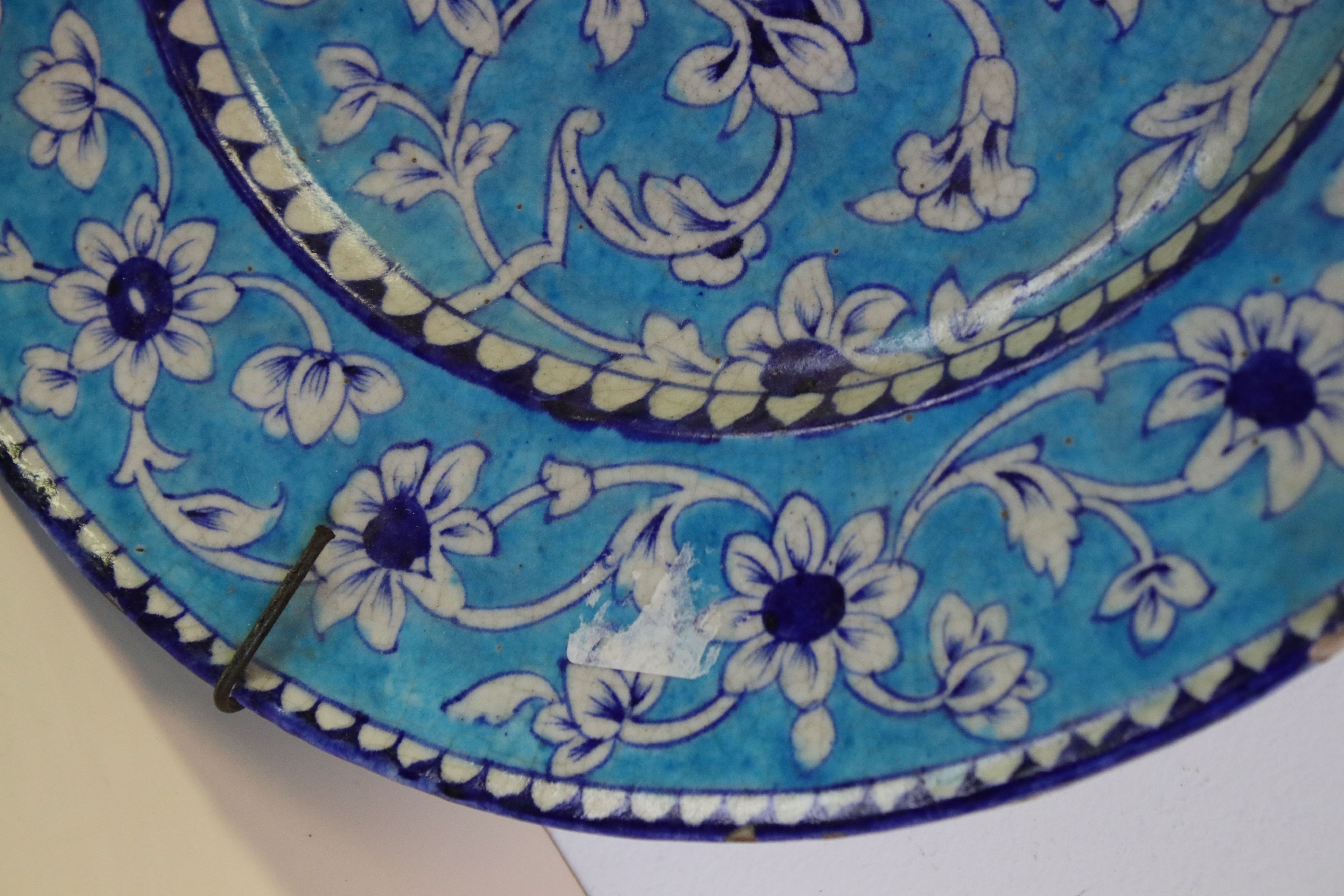 Large Iznic style ceramic Charger with Floral decoration on blue ground, 43cms diameter - Image 4 of 8