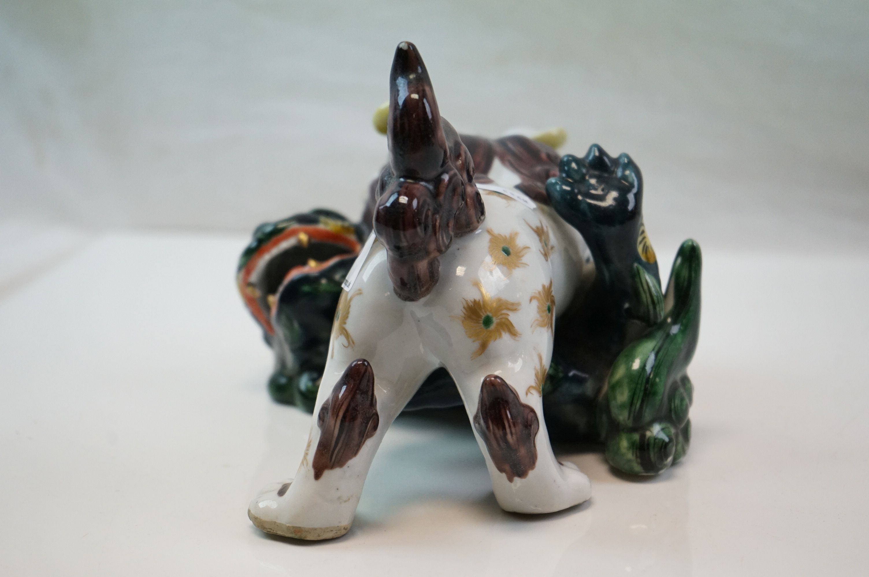 A ceramic Japanese figure of two lions fighting. - Image 4 of 6
