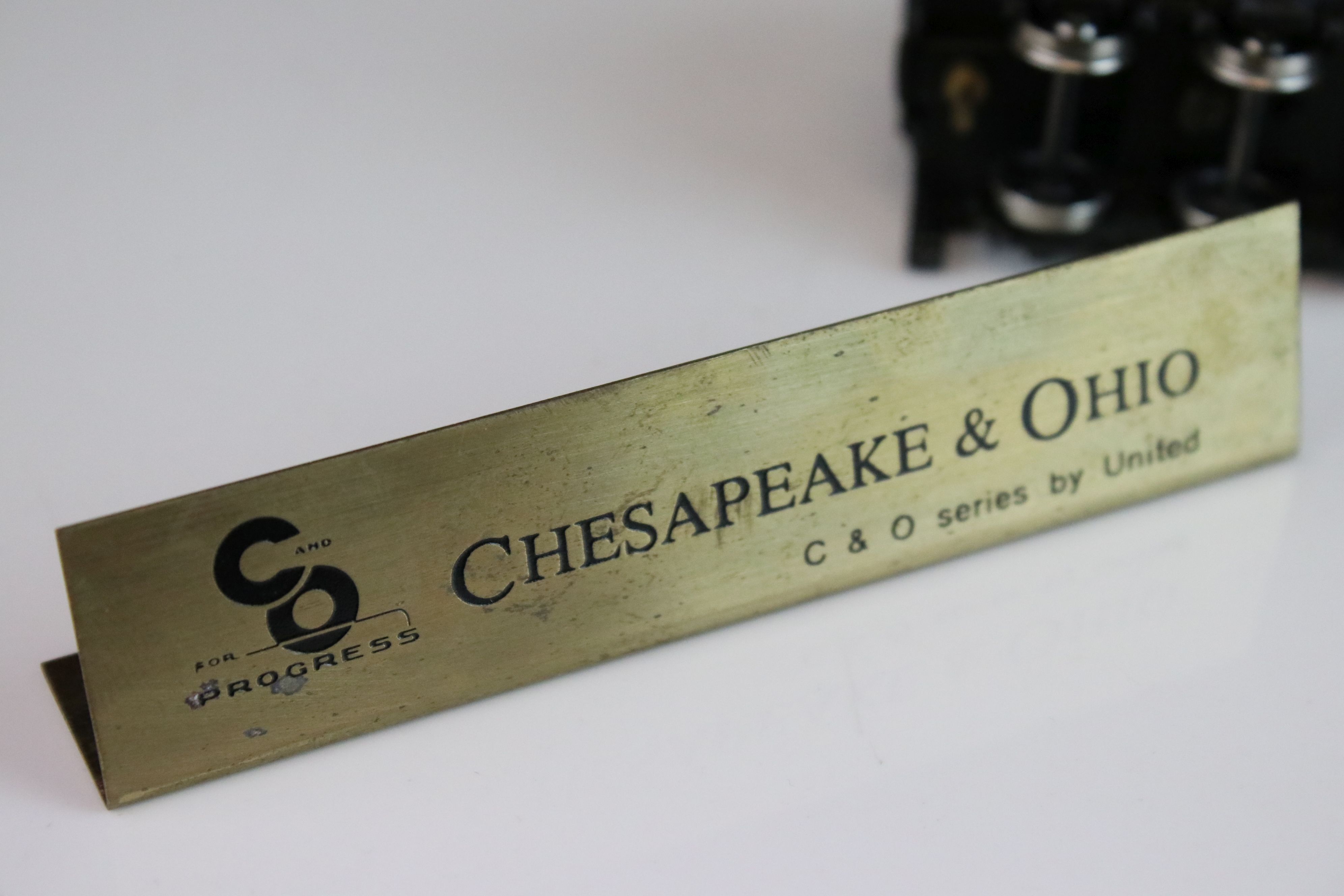 Boxed United Scale Models HO gauge Chesapeake & Ohio 2-8-2 K3a locomotive with tender exclusive - Image 11 of 13