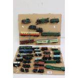 Triang Hornby OO gauge R7594-6-0 locomotive & tender, GWR 0-4-0 loco and 28 x items of Triang