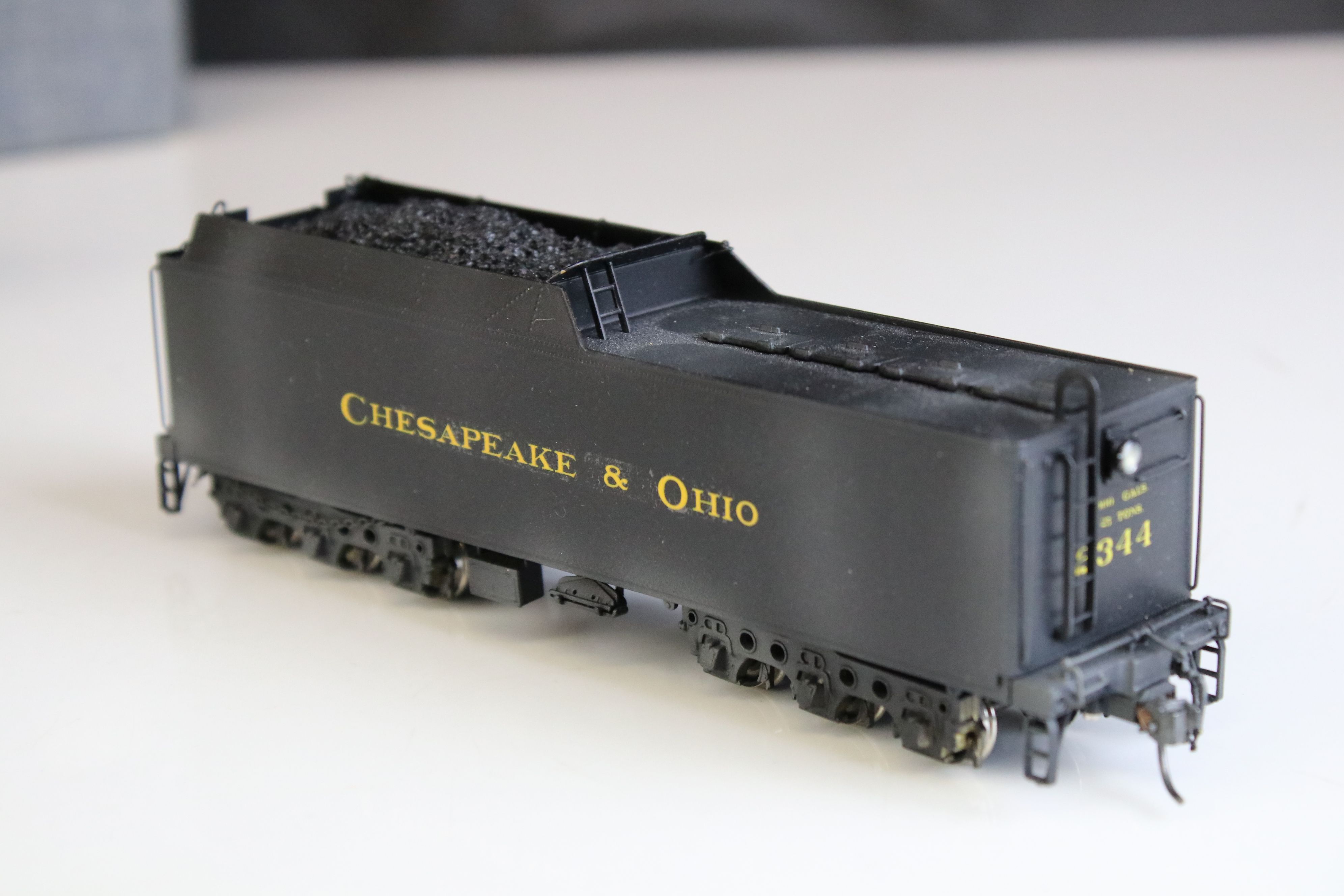 Boxed United Scale Models HO gauge Chesapeake & Ohio 2-8-2 K3a locomotive with tender exclusive - Image 8 of 13