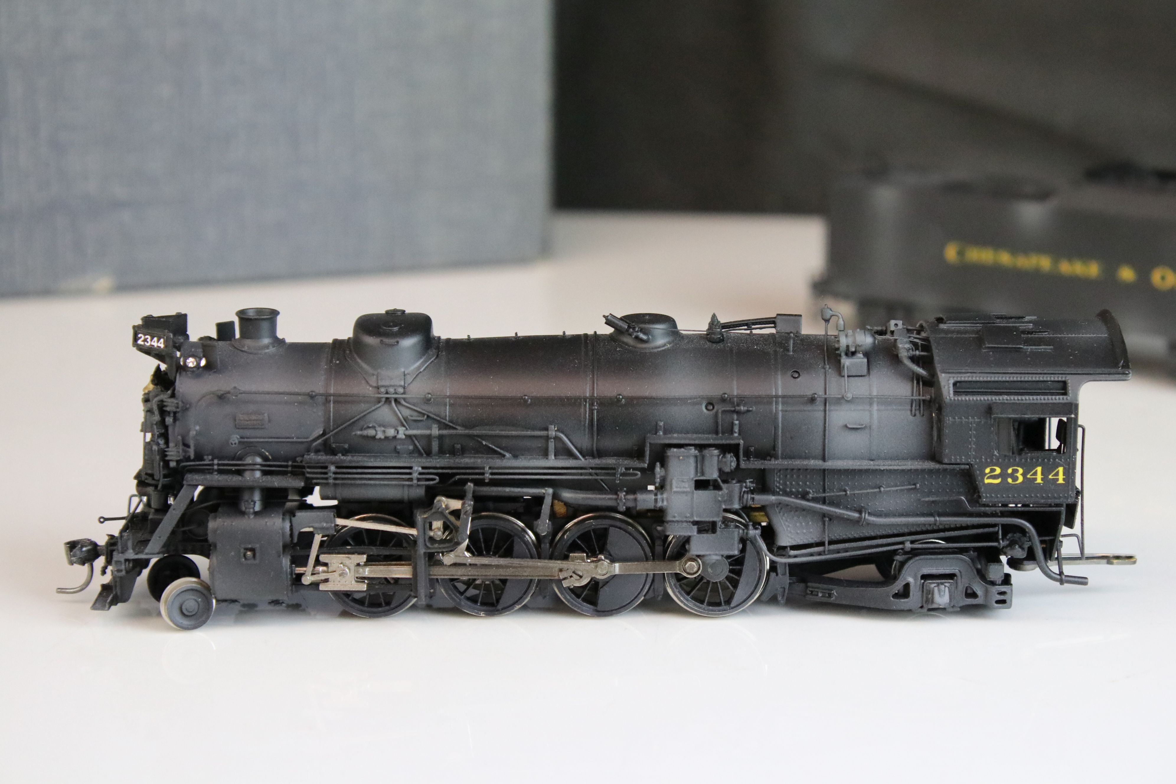 Boxed United Scale Models HO gauge Chesapeake & Ohio 2-8-2 K3a locomotive with tender exclusive - Image 3 of 13