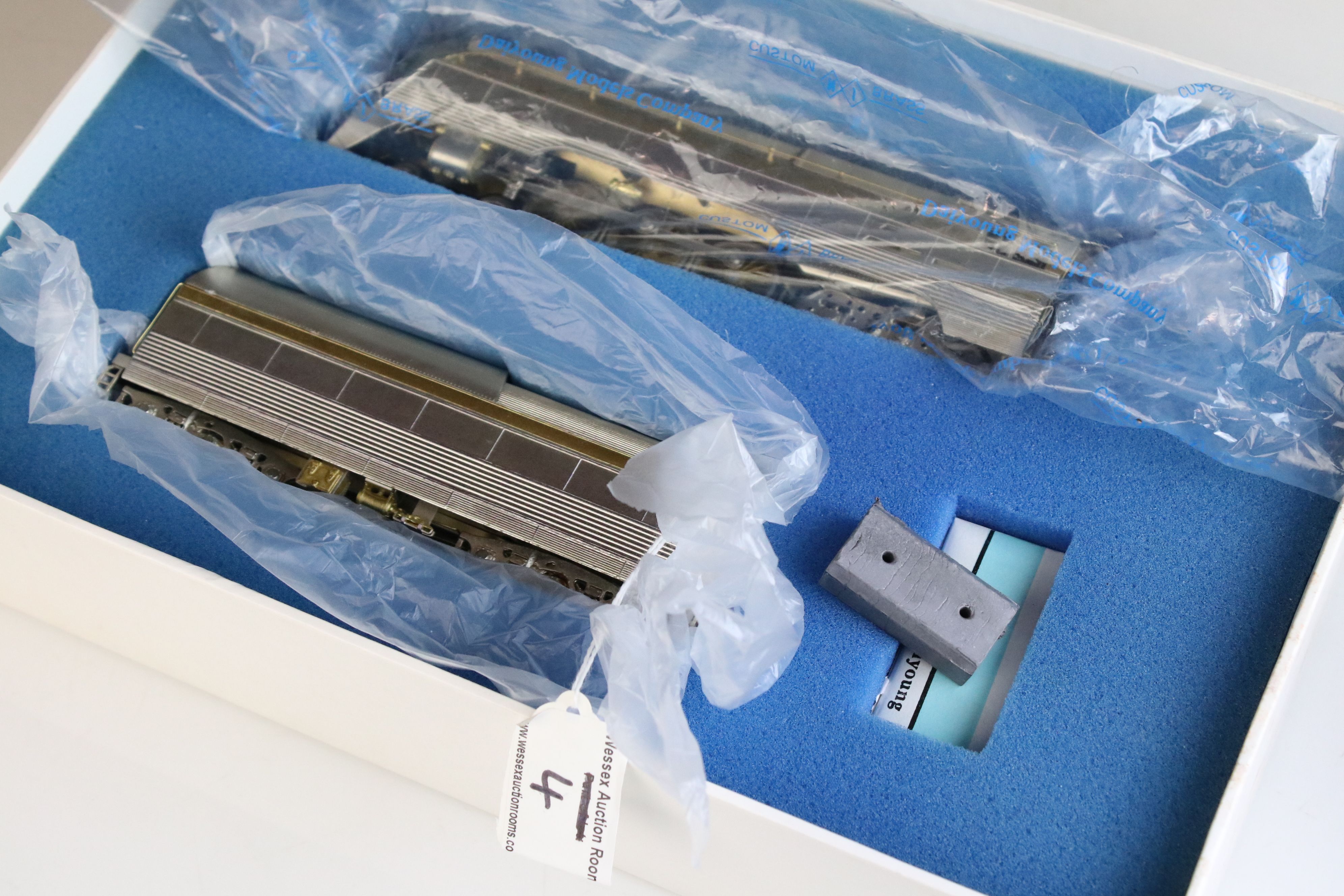 Boxed Daiyoung Models Co by Custom Brass NJ (Korea) HO gauge Chesapeake & Ohio L-1 4-6-4 Streamlined - Image 11 of 13