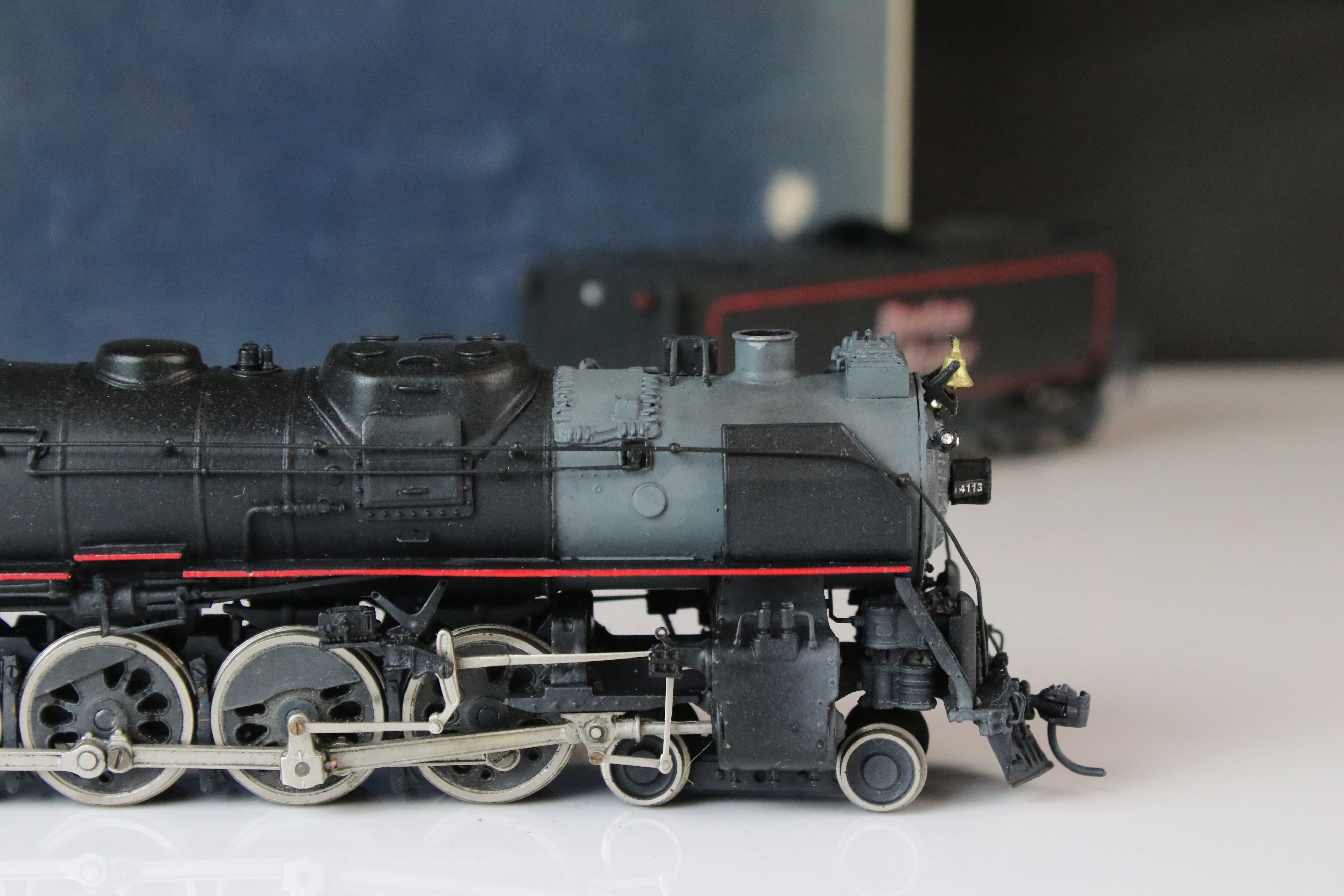 Boxed Olympia HO gauge Boston & Maine Class R1-d 4-8-2 4113 locomotive & tender, painted, - Image 4 of 14
