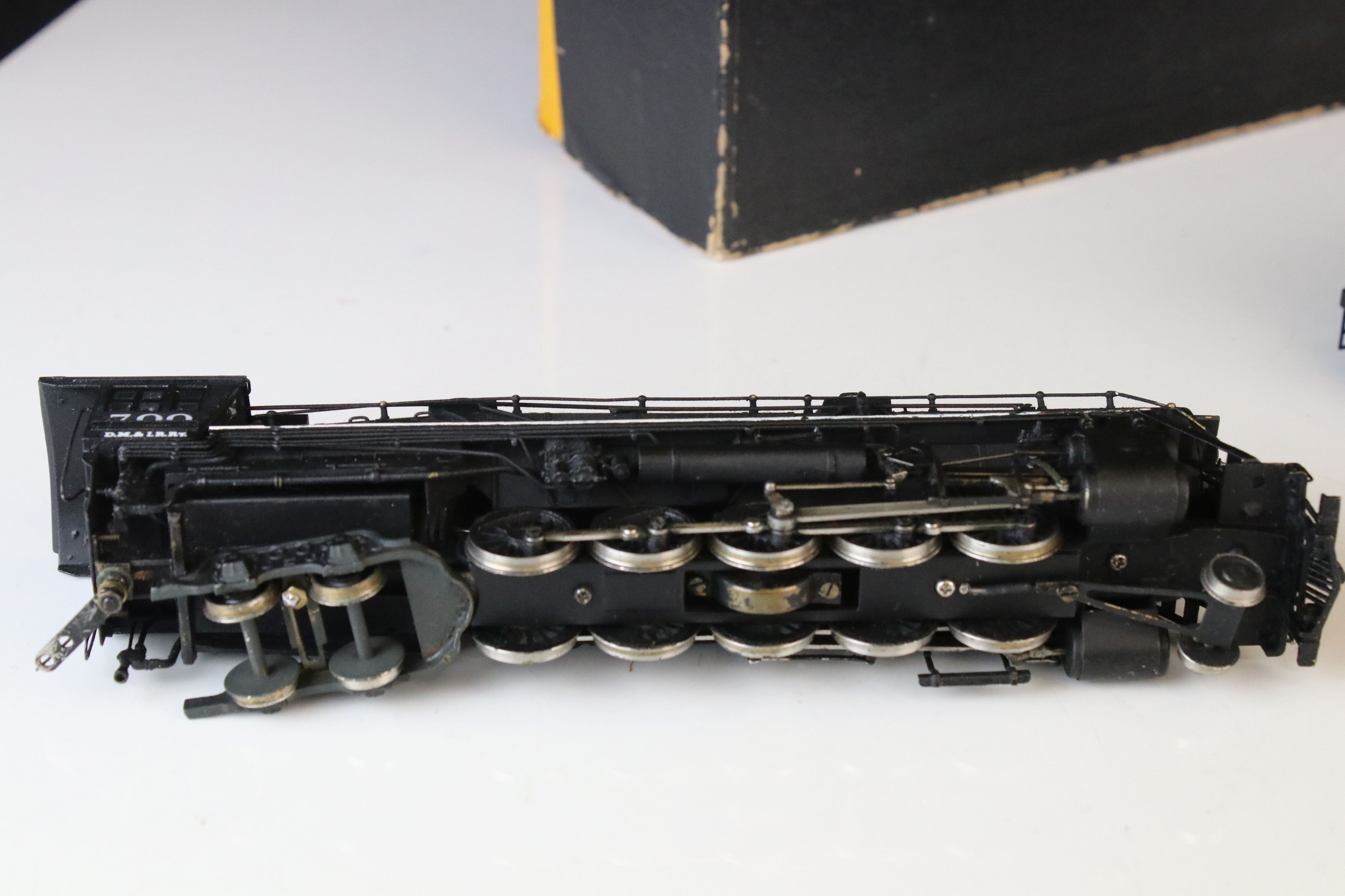 Boxed Nickel Plate Products HO gauge DM&IR 2-10-4 brass locomotive & tender (Japan), painted, - Image 6 of 12