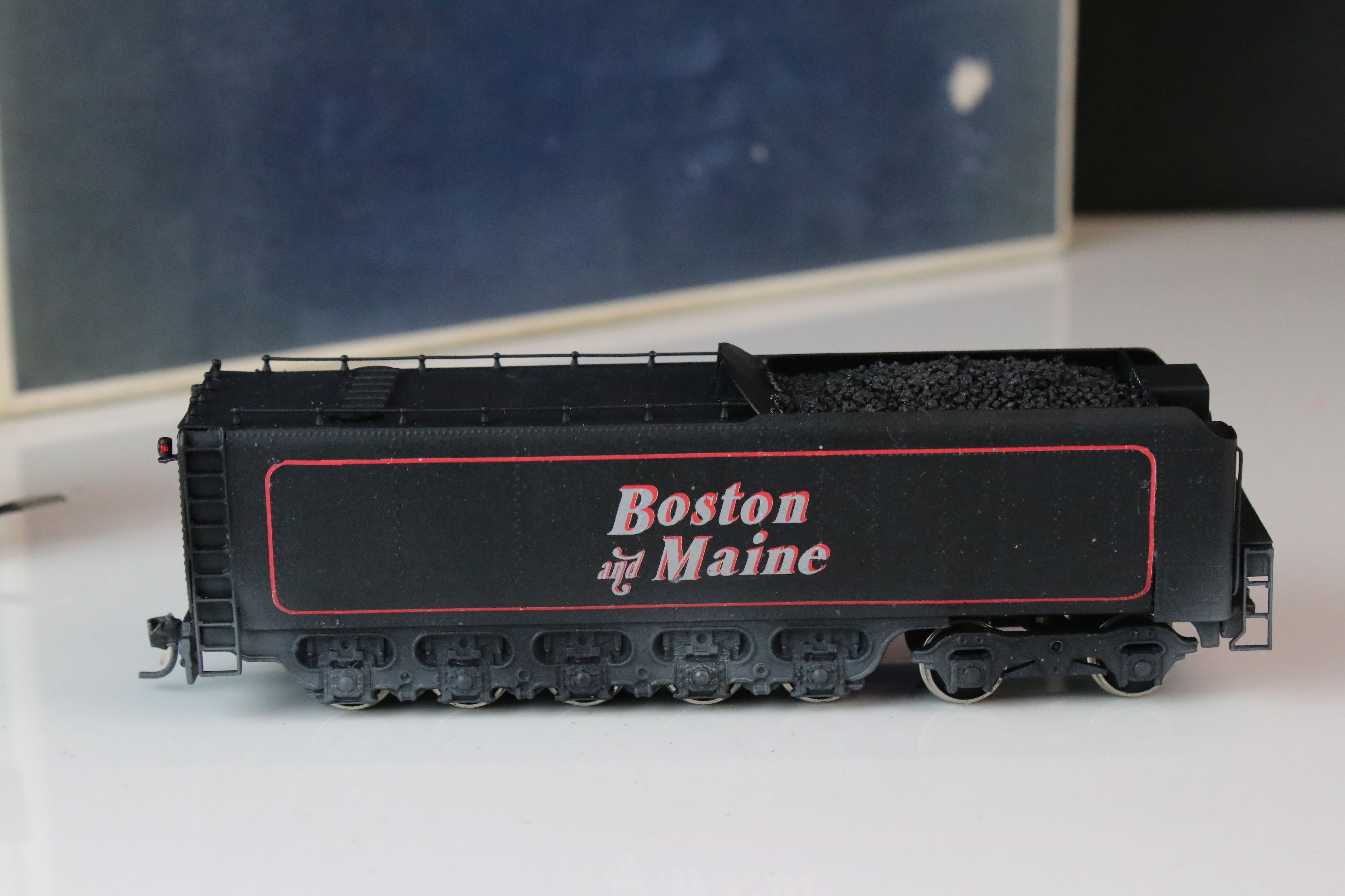 Boxed Olympia HO gauge Boston & Maine Class R1-d 4-8-2 4113 locomotive & tender, painted, - Image 9 of 14