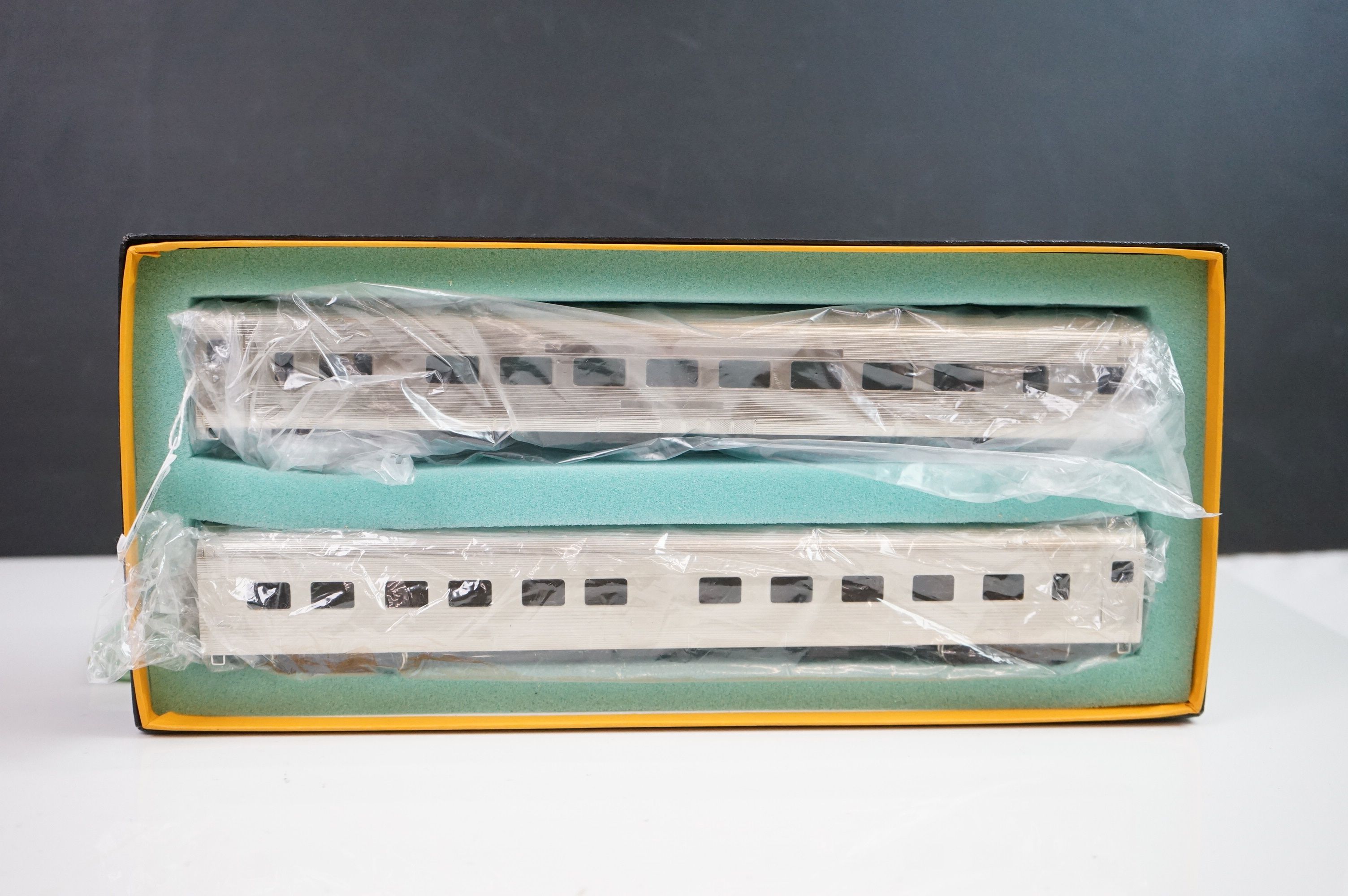 Boxed Nickel Plate HO gauge CZ Pullman Roomette brass rolling stock set made by KMT (Japan), both - Image 10 of 10